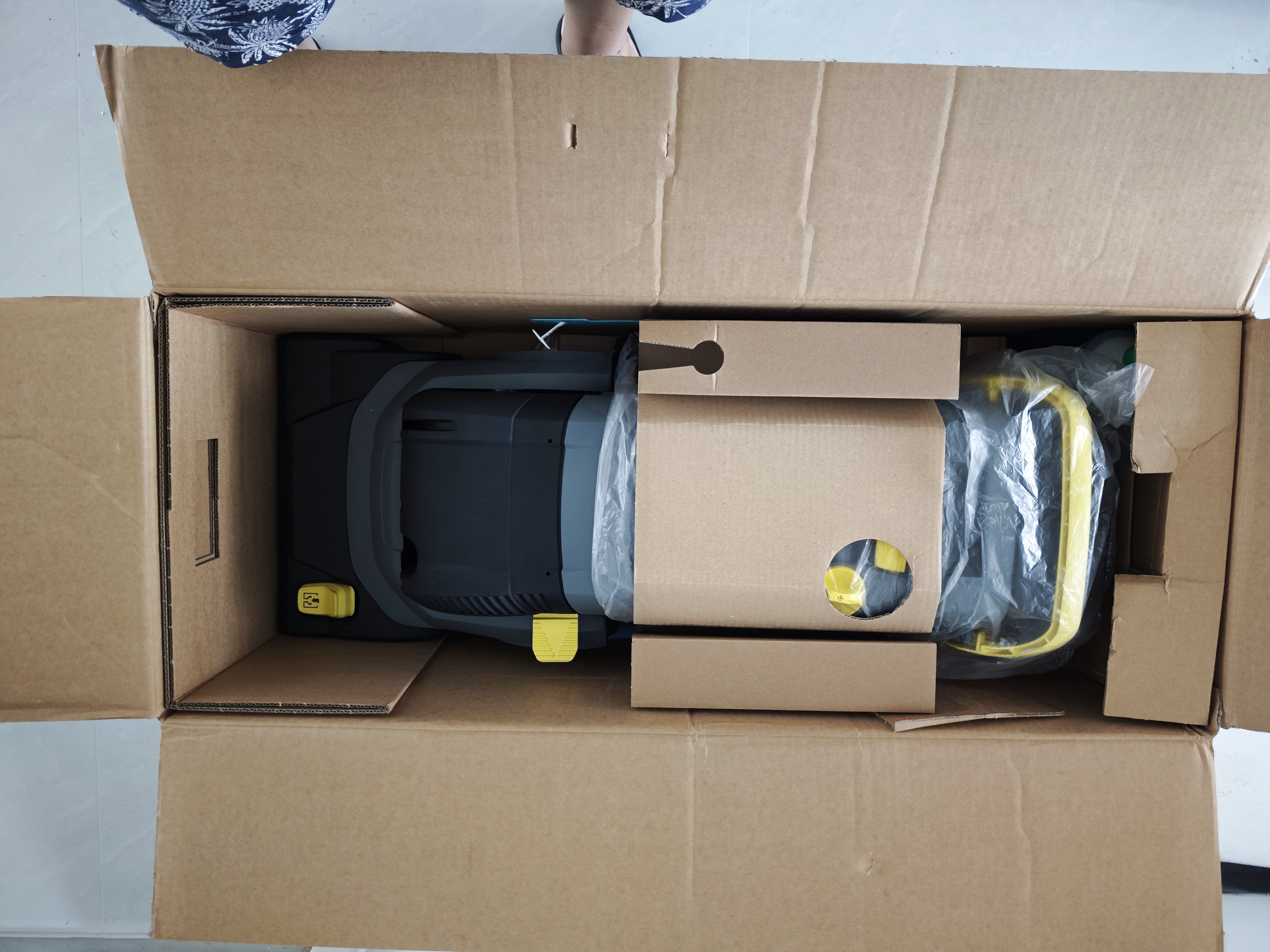 KARCHER德国卡赫 进口洗地机大面积清洁商用物业小型手推式洗拖一体扫地机 BR30/4C 实拍图