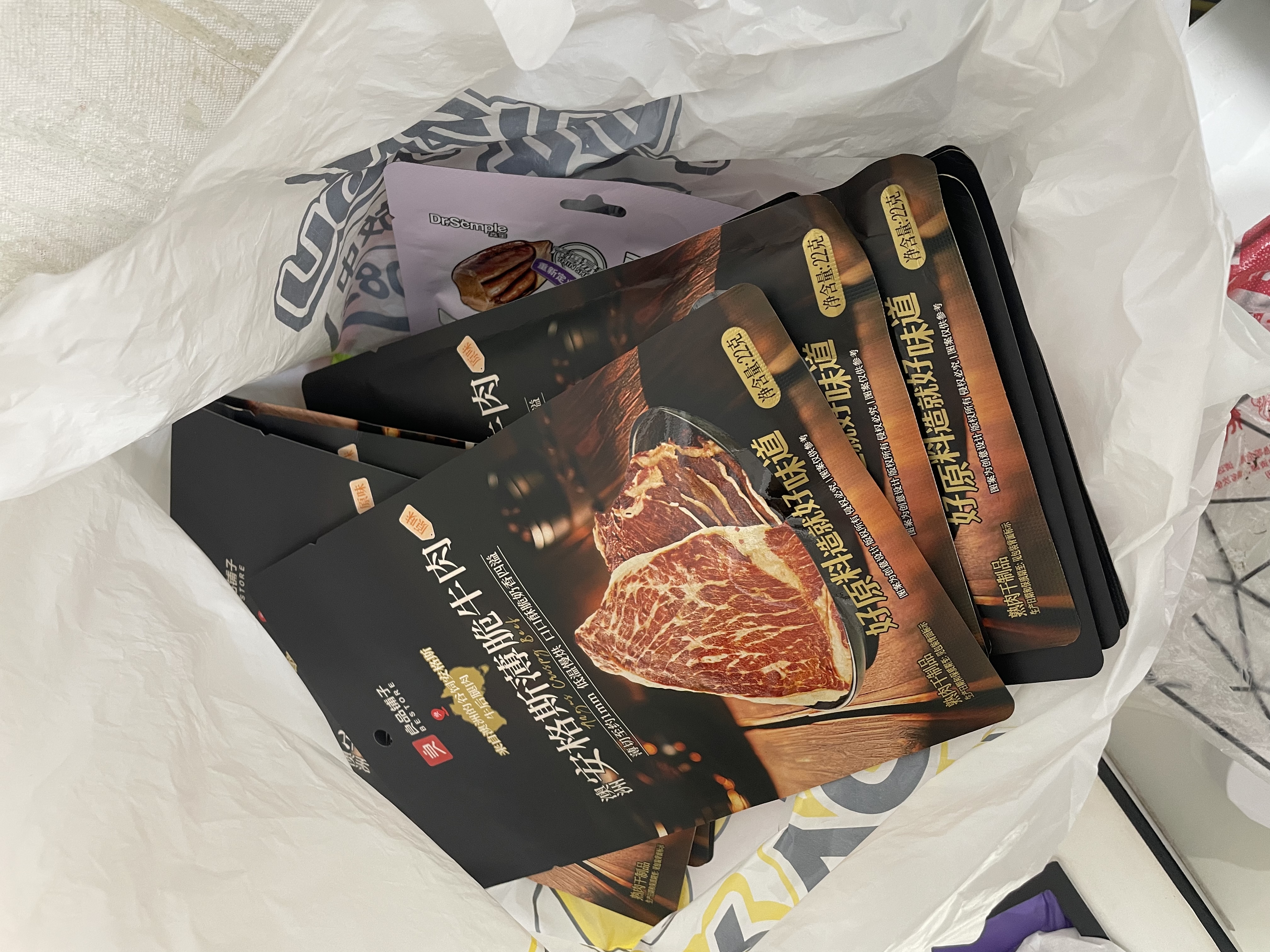 良品铺子安格斯薄脆牛肉脆片牛脆脆牛排脆牛肉干肉脯休闲零食大礼包解馋 【10包正装|推荐】安格斯牛脆脆22g*10袋(原味) 100%安格斯牛 实拍图