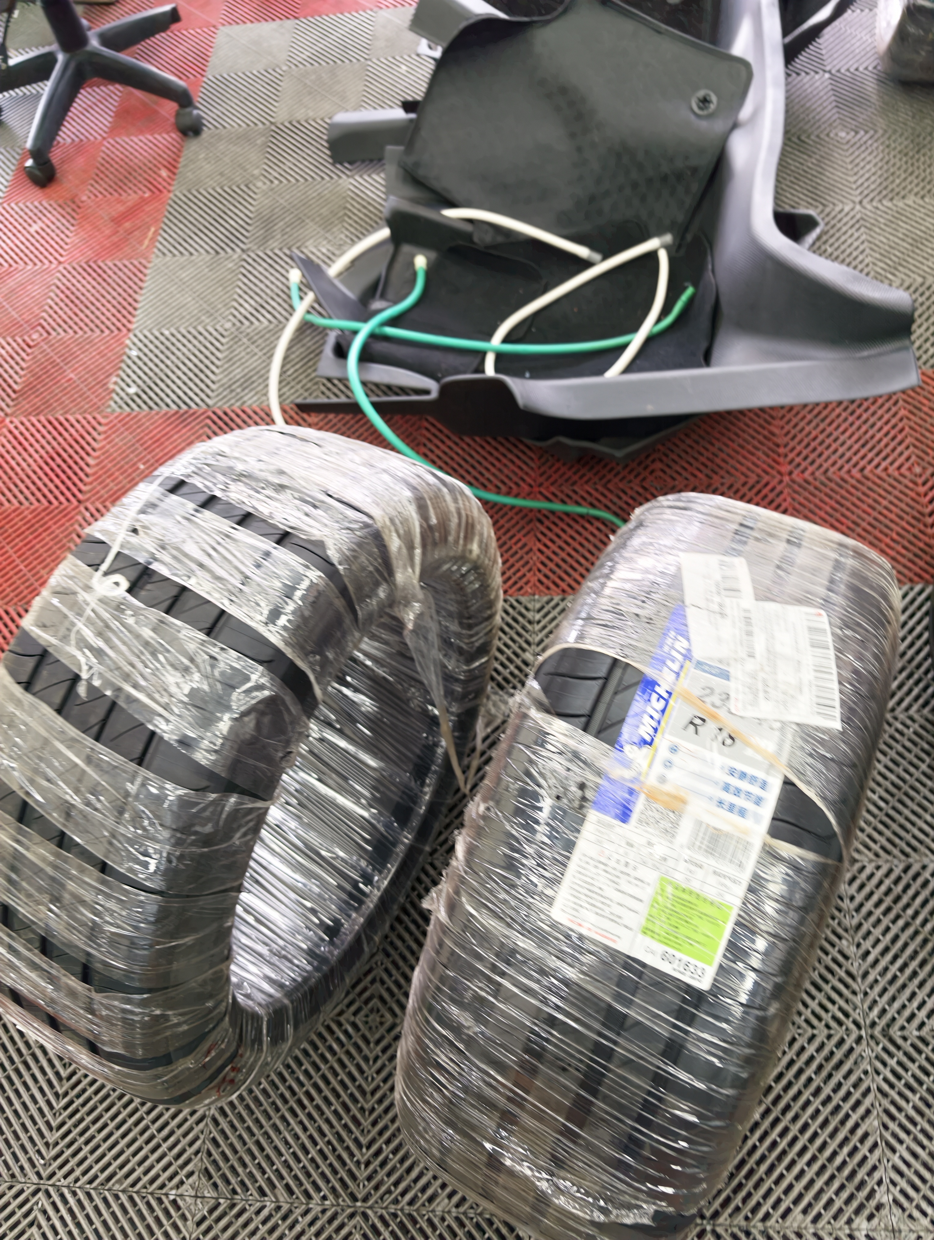 米其林（MICHELIN）静音棉轮胎 235/45R18 98V e聆悦 E PRIMACY T2 适配特斯拉Model3 实拍图