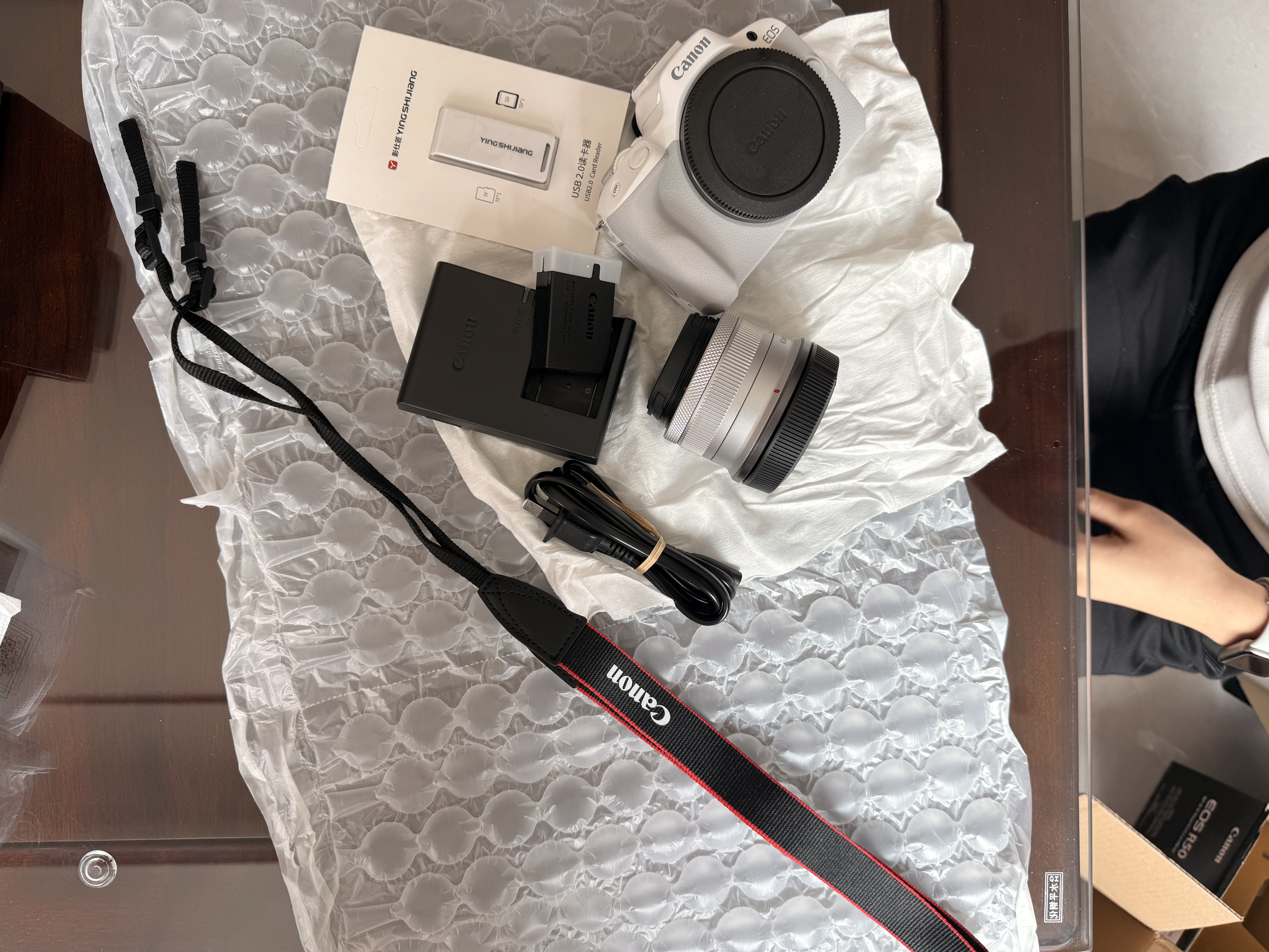 佳能r50相机 入门级微单 旅行家用学生vlog视频 4k小巧便携  半画幅 记录 高清便携 R50数码照相机 EOSR50 18-45 STM白色套机 送礼好物 套餐一【128G专用卡~摄影包~卡通 实拍图