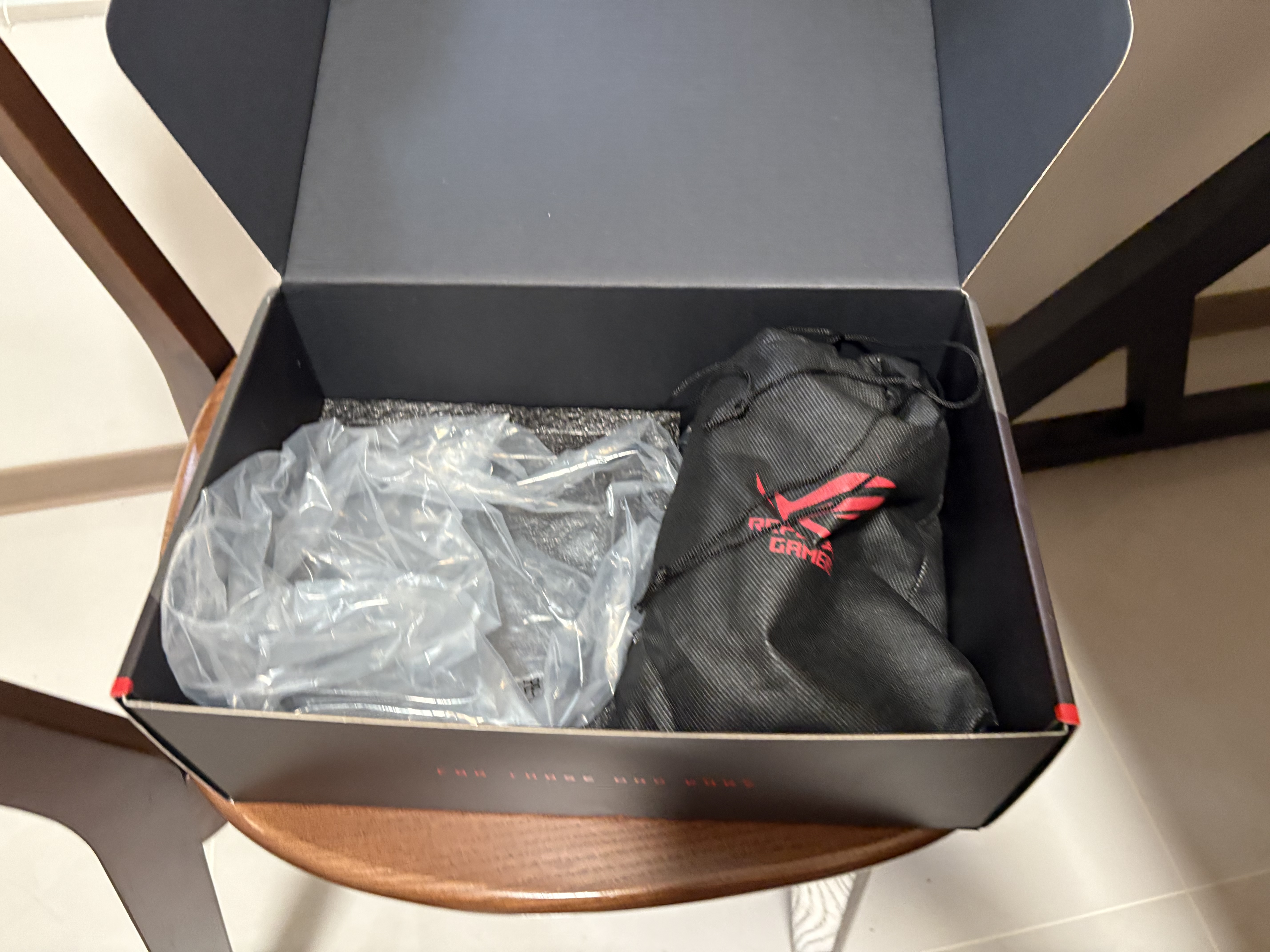 华硕ROG 白金雷鹰1200W 氮化镓电源 ATX3/显卡优先稳压/全日系电容/氮化镓/EQUALIZER 实拍图