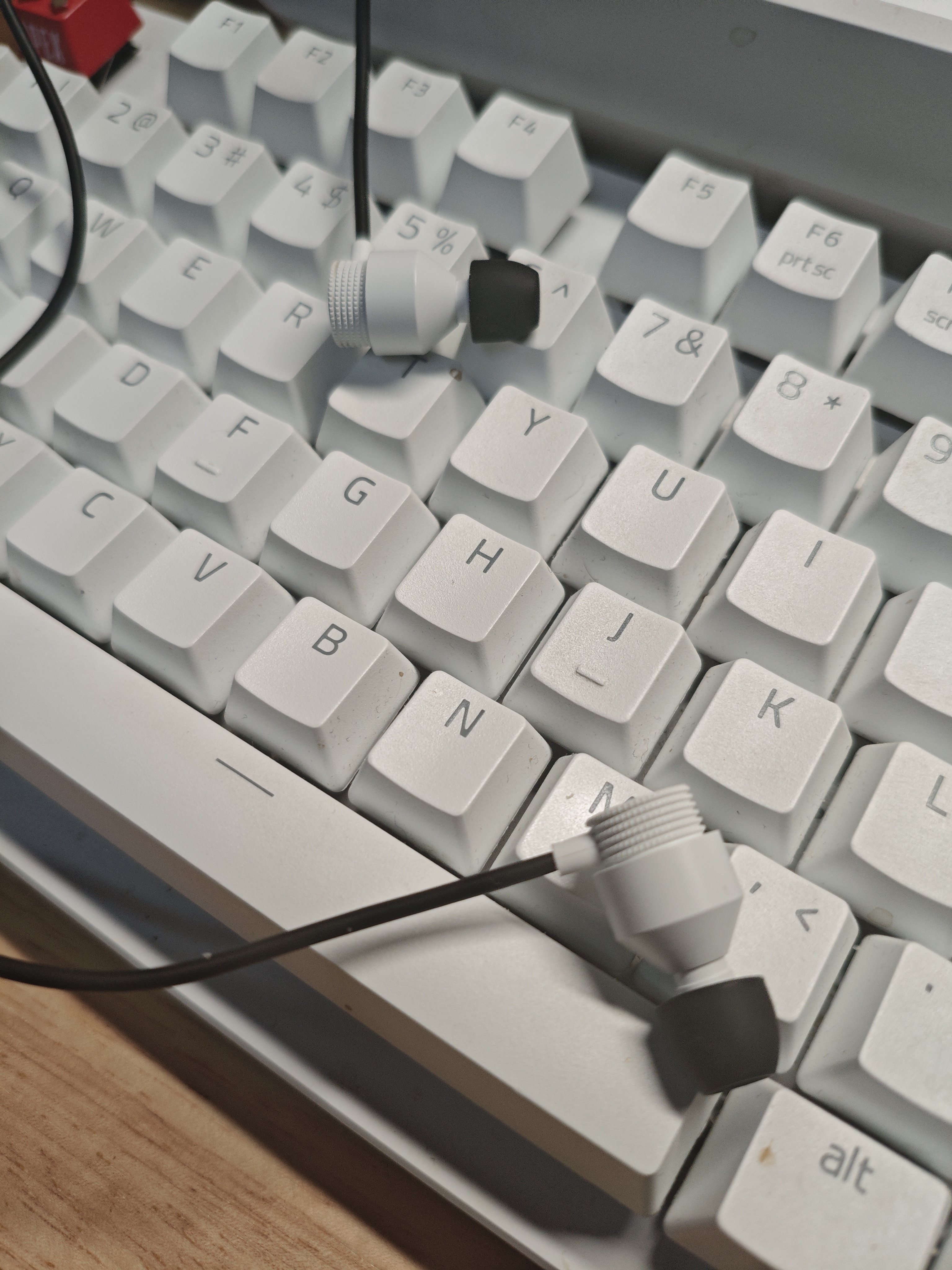 雷蛇（Razer）战锤狂鲨V3有线入耳式耳机耳塞 7.1环绕声 吃鸡神器 适配三角洲行动 Type C 战锤狂鲨V3 白色 实拍图