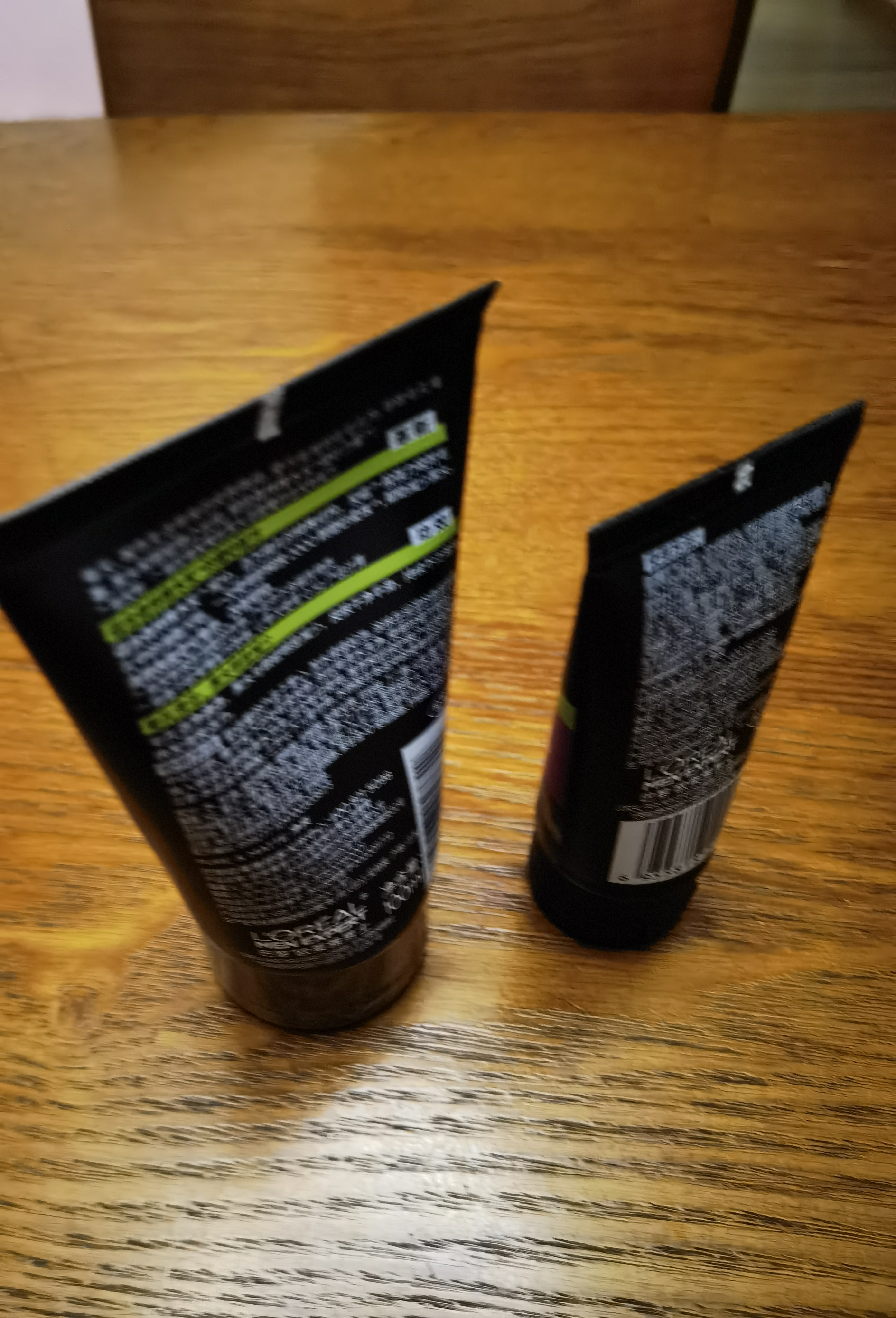 欧莱雅（LOREAL） 男士洗面奶补水保湿控油碳爽磨砂抗黑头冰感深层净化洁面膏乳 抗黑头洁面膏100ml+50ml 实拍图