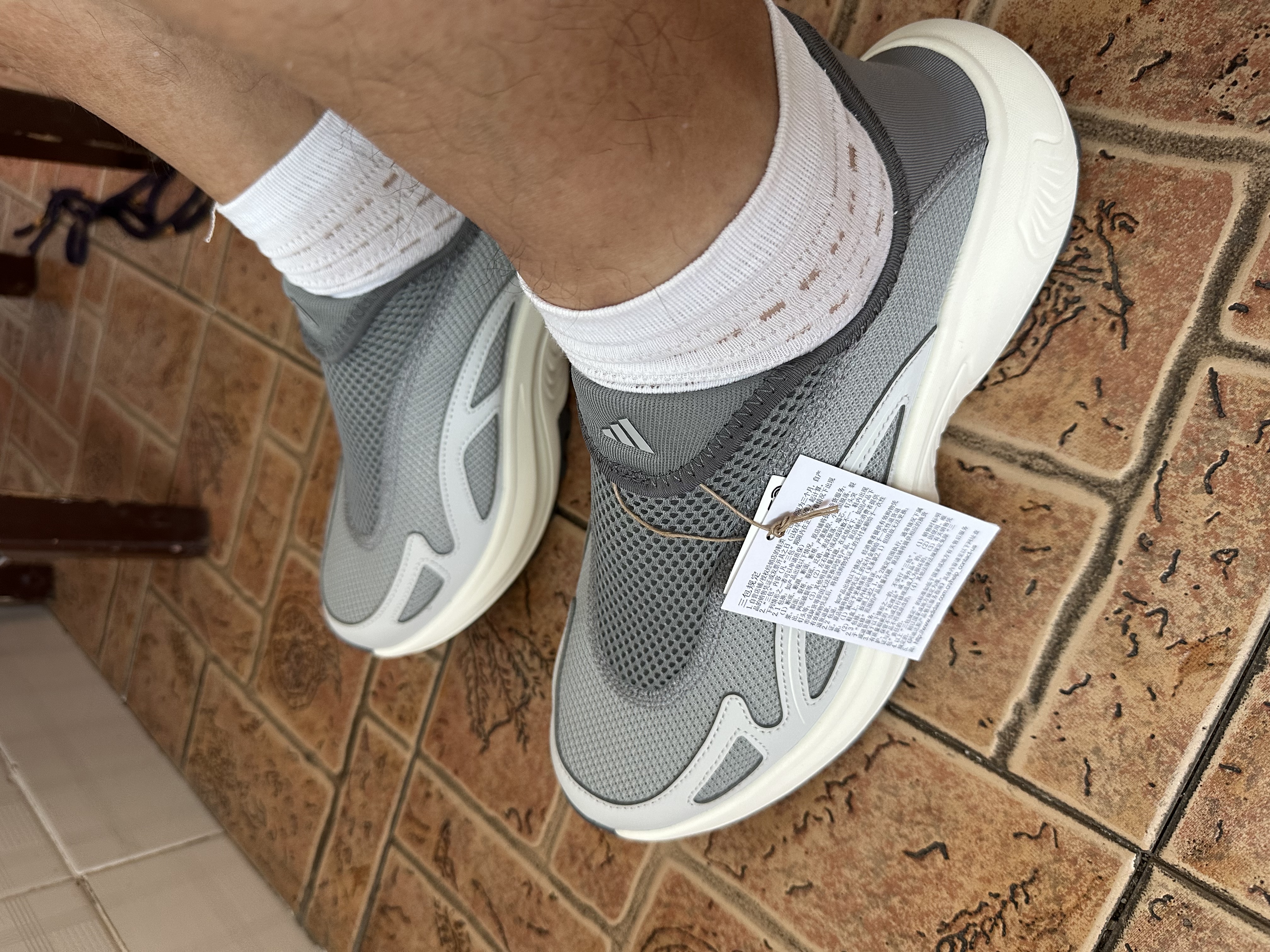 阿迪达斯（adidas）懒人鞋透气时尚潮流男款一脚蹬运动舒适跑步鞋 浅灰/灰/浅灰 42 实拍图