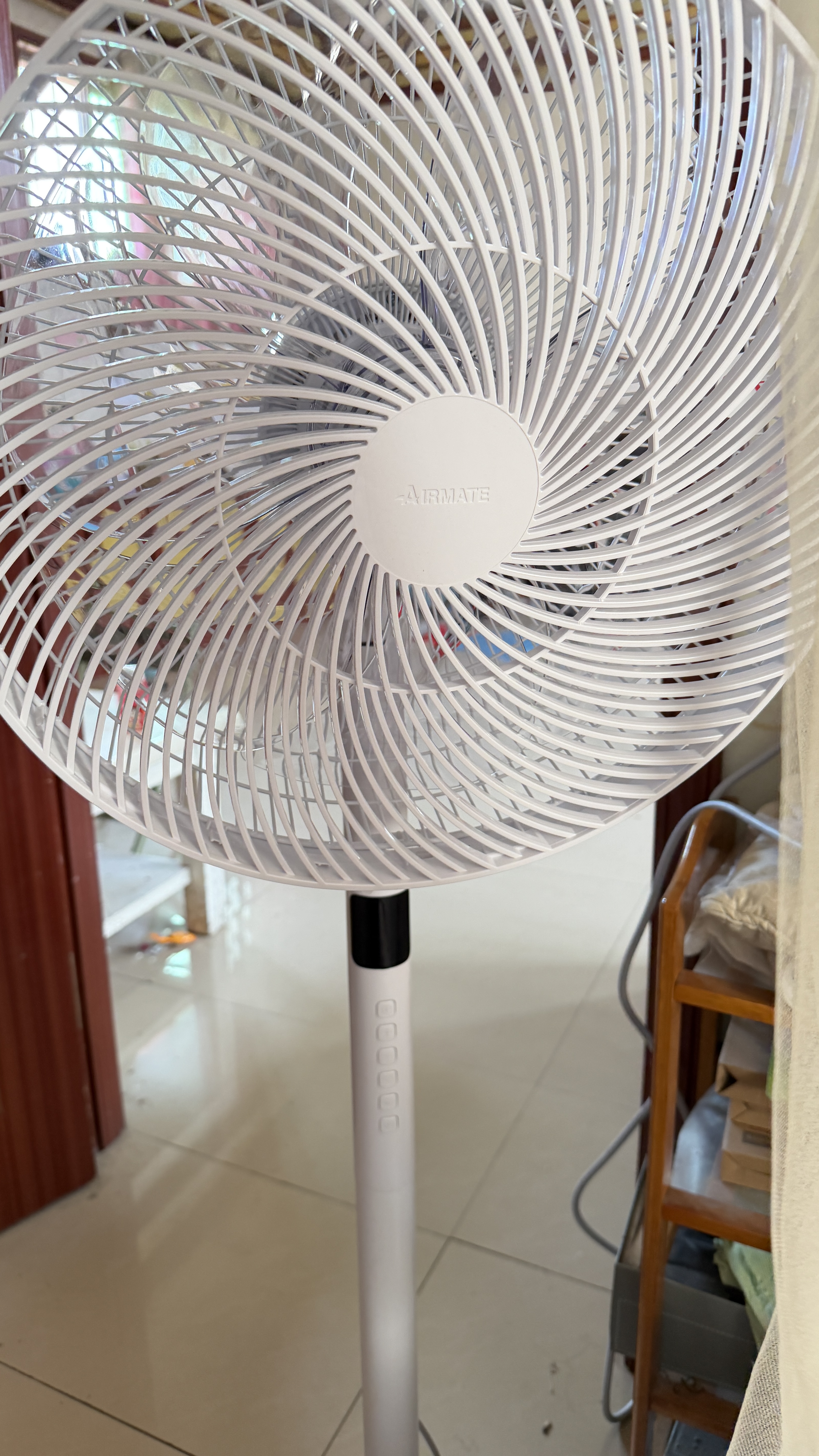 艾美特（AIRMATE）【AI风随温变】空气循环扇七叶家用直流变频节能电风扇32档柔风轻音台地两用卧室定时遥控风扇 RD1 实拍图
