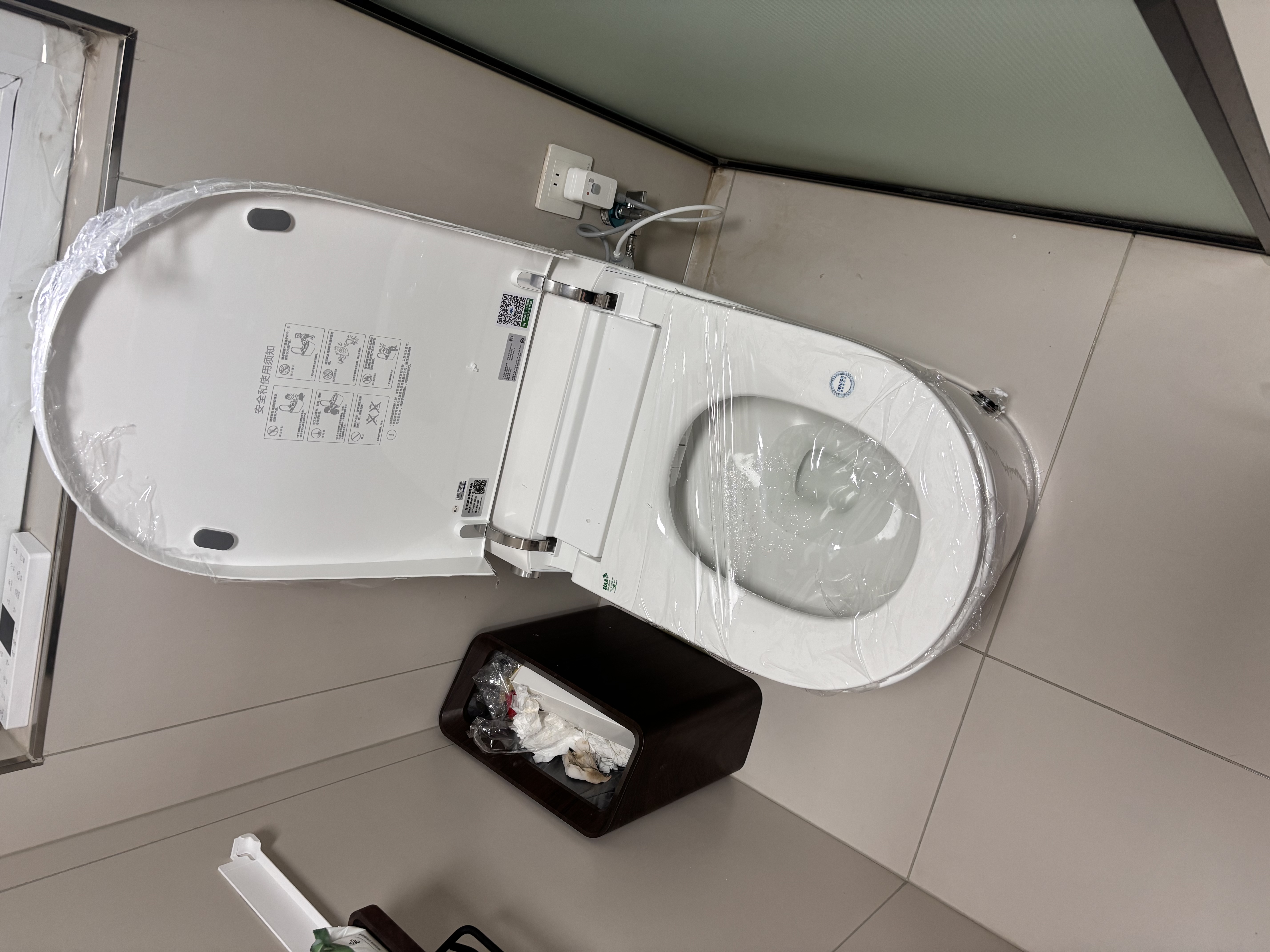 蓝宝（BLAUPUNKT）E9pro 智能马桶家用全自动智能感应翻盖泡沫盾虹吸式坐便器 【带花洒-白色款】千次泡沫盾丨大U型座圈丨臀妇水洗 拍下备注（坑距：250/300/350/400）再发货 实拍图