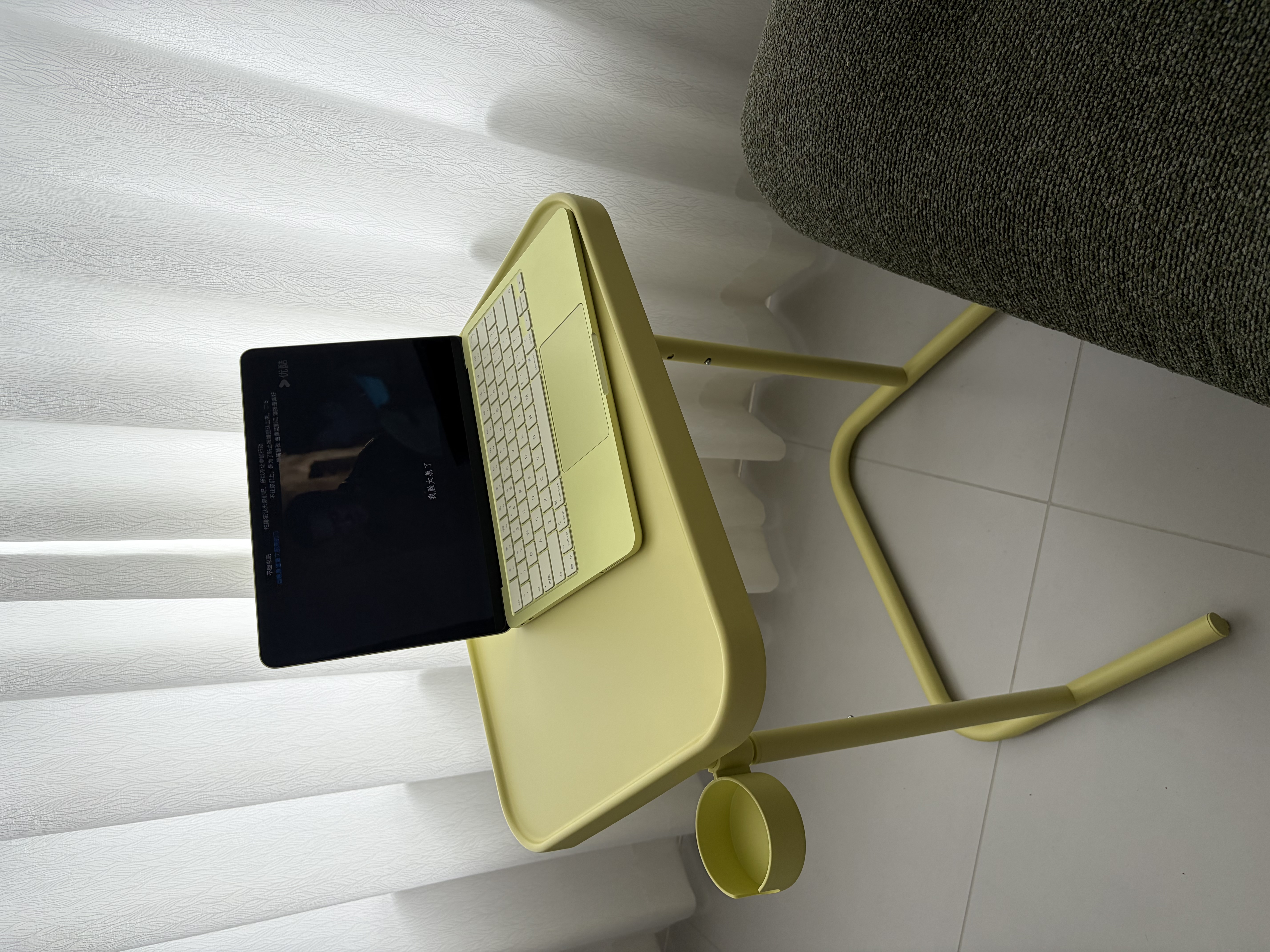 宜家（IKEA）BJORKASEN比约高森桌电脑桌床边桌笔记本支架学习桌简约 【新品】黄绿色 实拍图