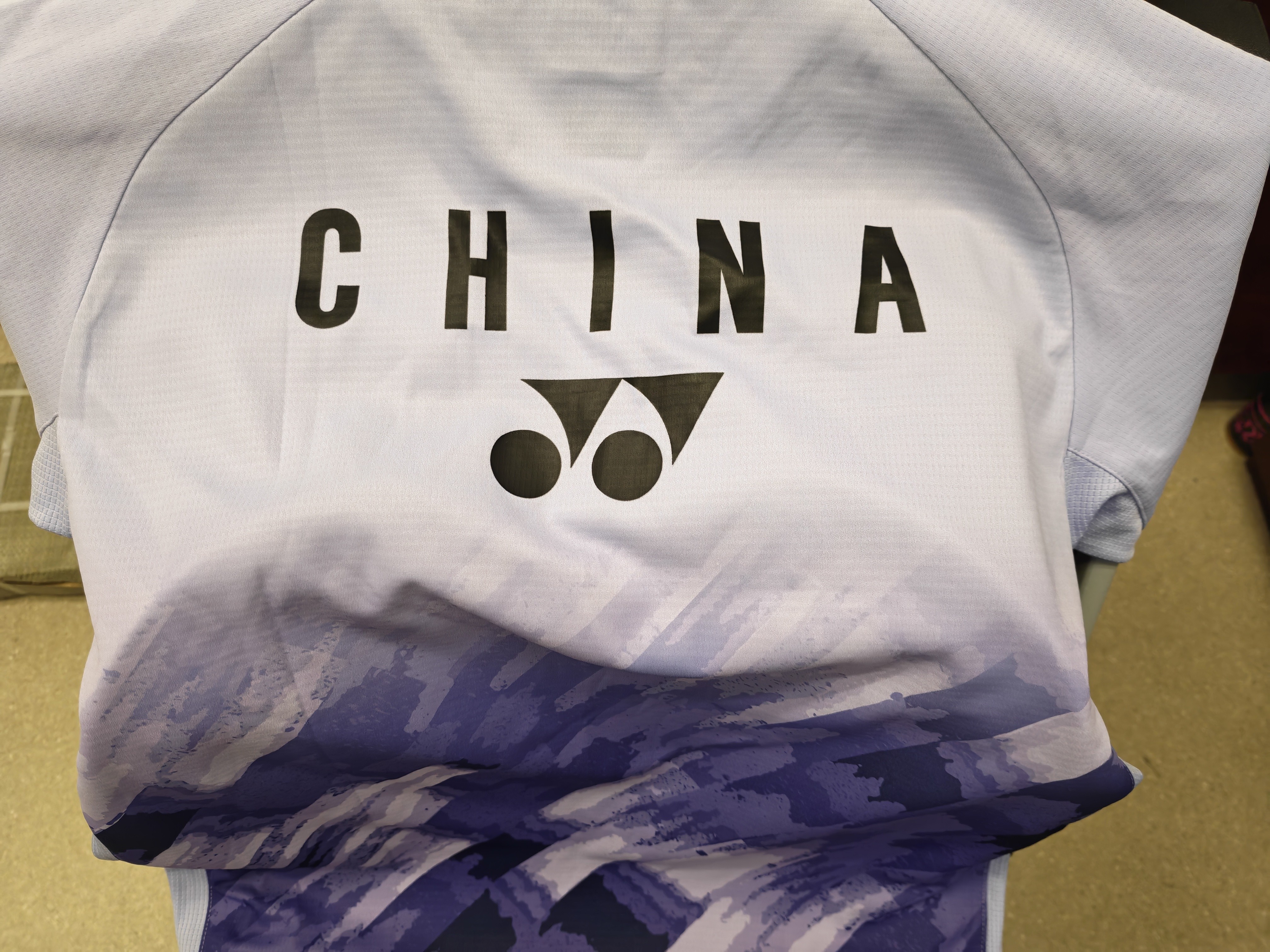 尤尼克斯新款尤尼克斯羽毛球服男女汤尤杯国家队国羽大赛比赛服上衣短袖 男款上衣10581雾紫+大赛版VC速干 XL 实拍图