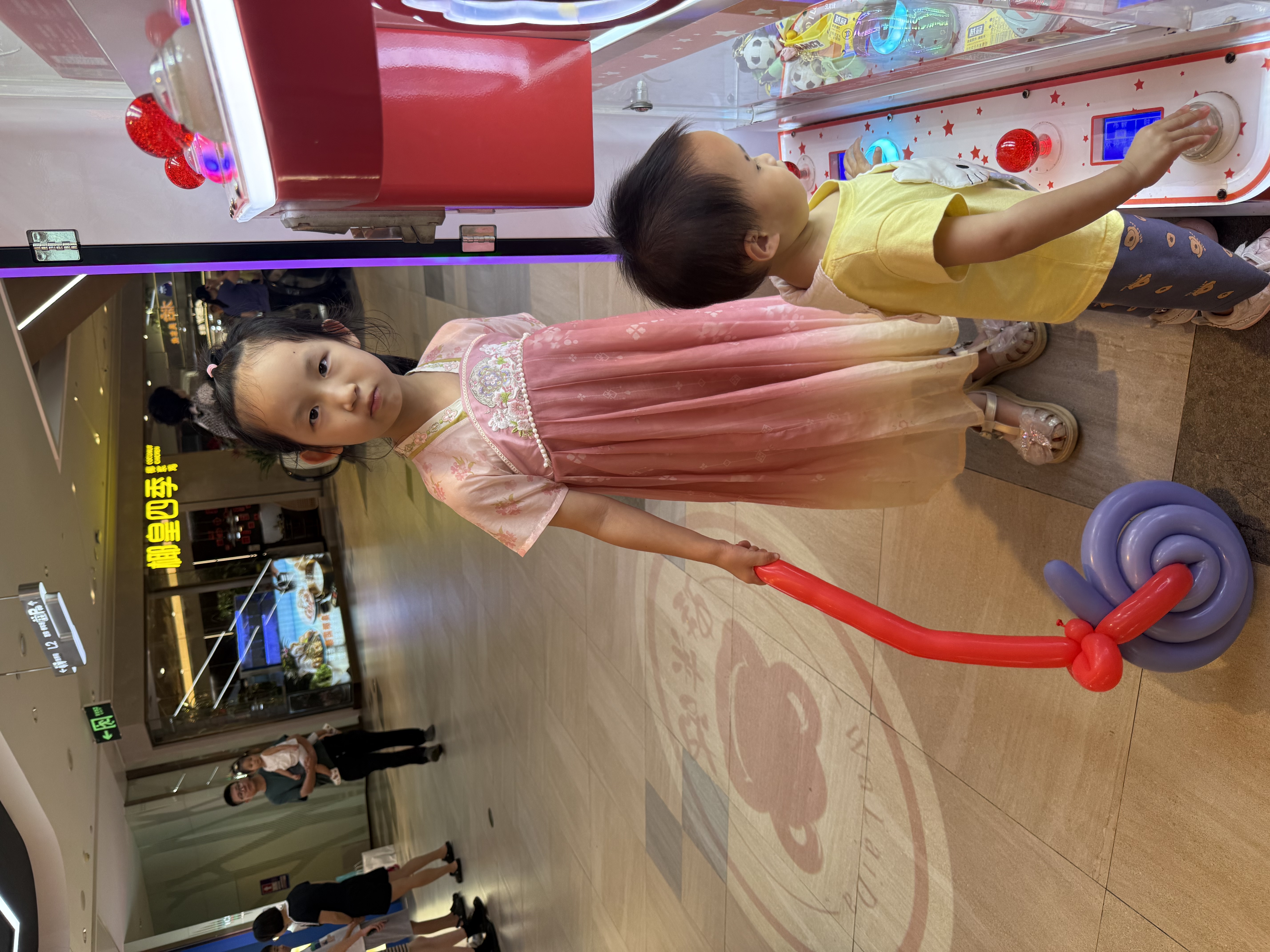 托马斯1-5岁宝宝幼儿园书包迷你可爱蘑菇小背包超轻便儿童双肩包 粉色-草莓双肩包 实拍图