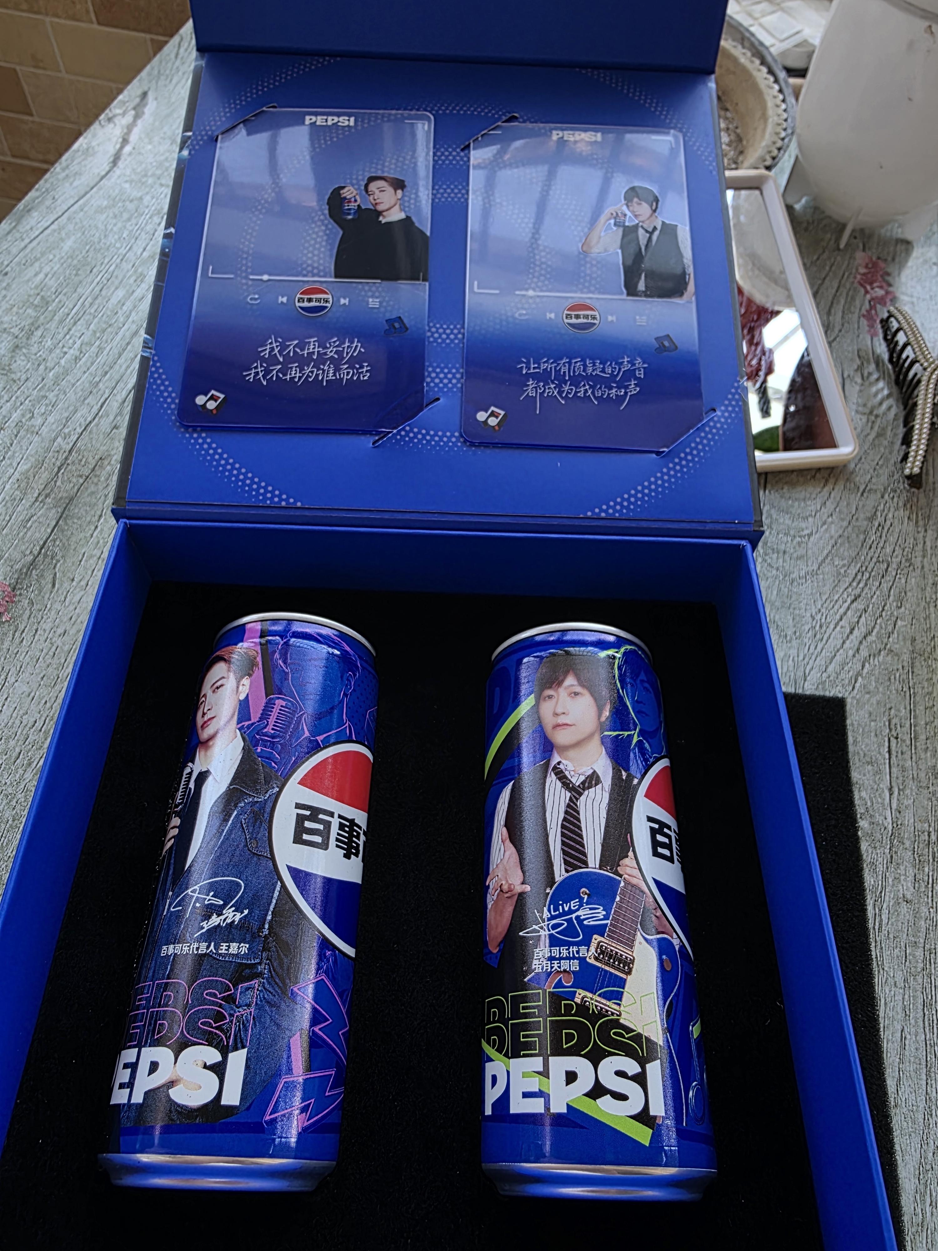 百事可乐巨星罐礼盒+ 500ml*24瓶常规罐碳酸饮料汽水 实拍图