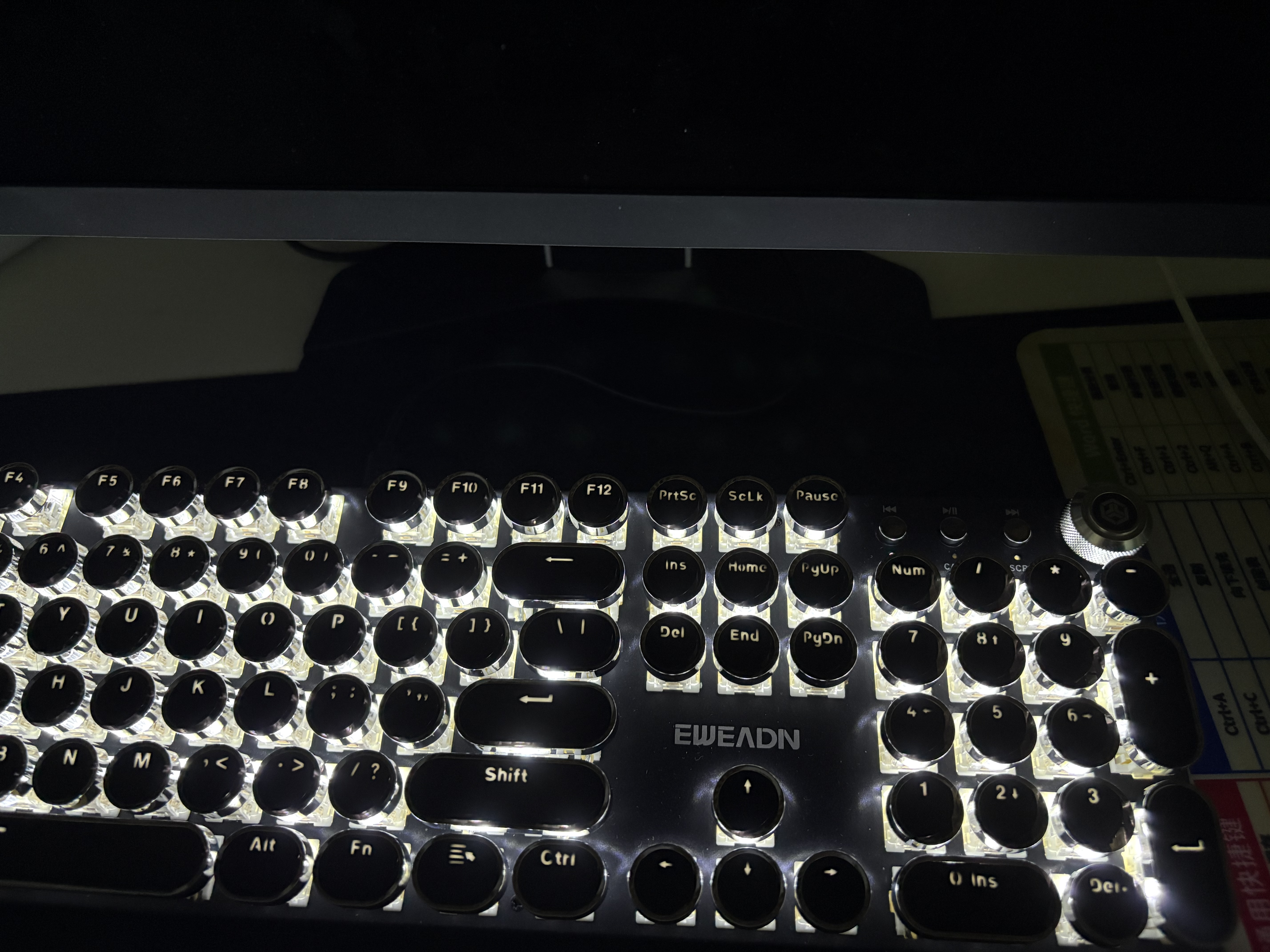 前行者（EWEADN）TK100朋克机械键盘电竞游戏有线台式电脑笔记本外接办公打字复古外设吃鸡104键 黑色白光黑轴 实拍图