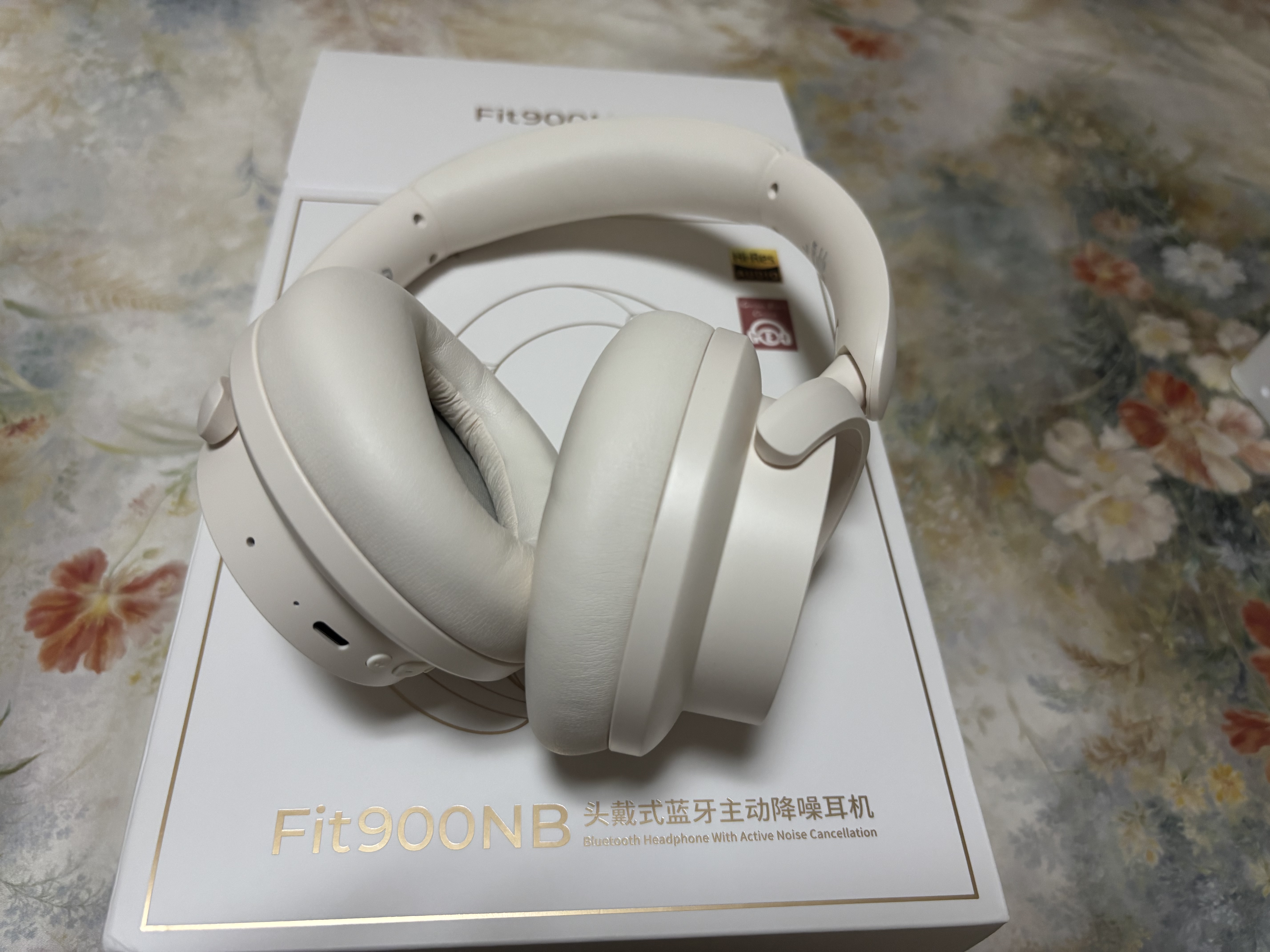 漫步者（EDIFIER）Fit900NB头戴式耳机蓝牙无线主动降噪6.0超长续航手机电脑游戏音乐耳麦通话送男女友学生礼物 云岩白 实拍图