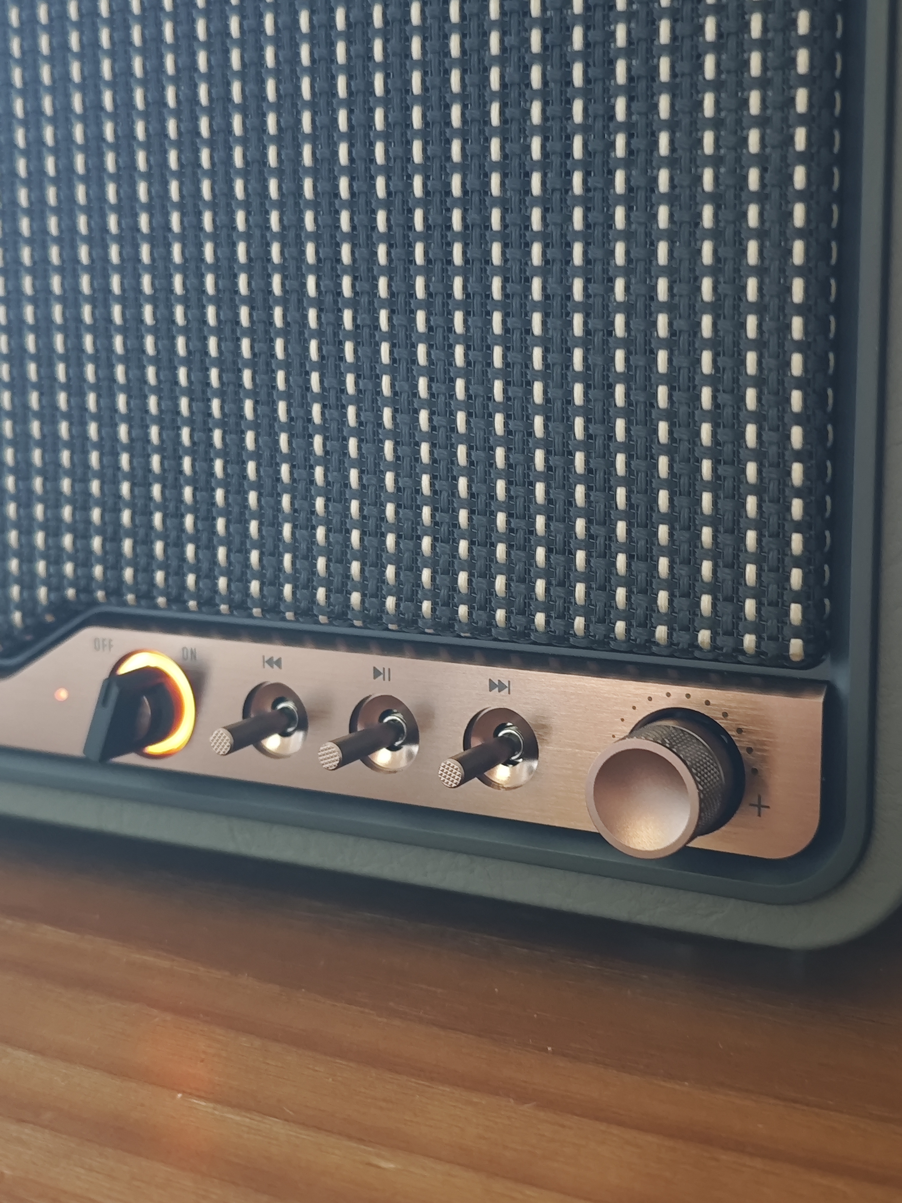 漫步者（EDIFIER）【30周年限量典藏款】S300 高保真复古蓝牙音箱 HiFi级一体式桌面音响 全系专属编号 限量发售 实拍图