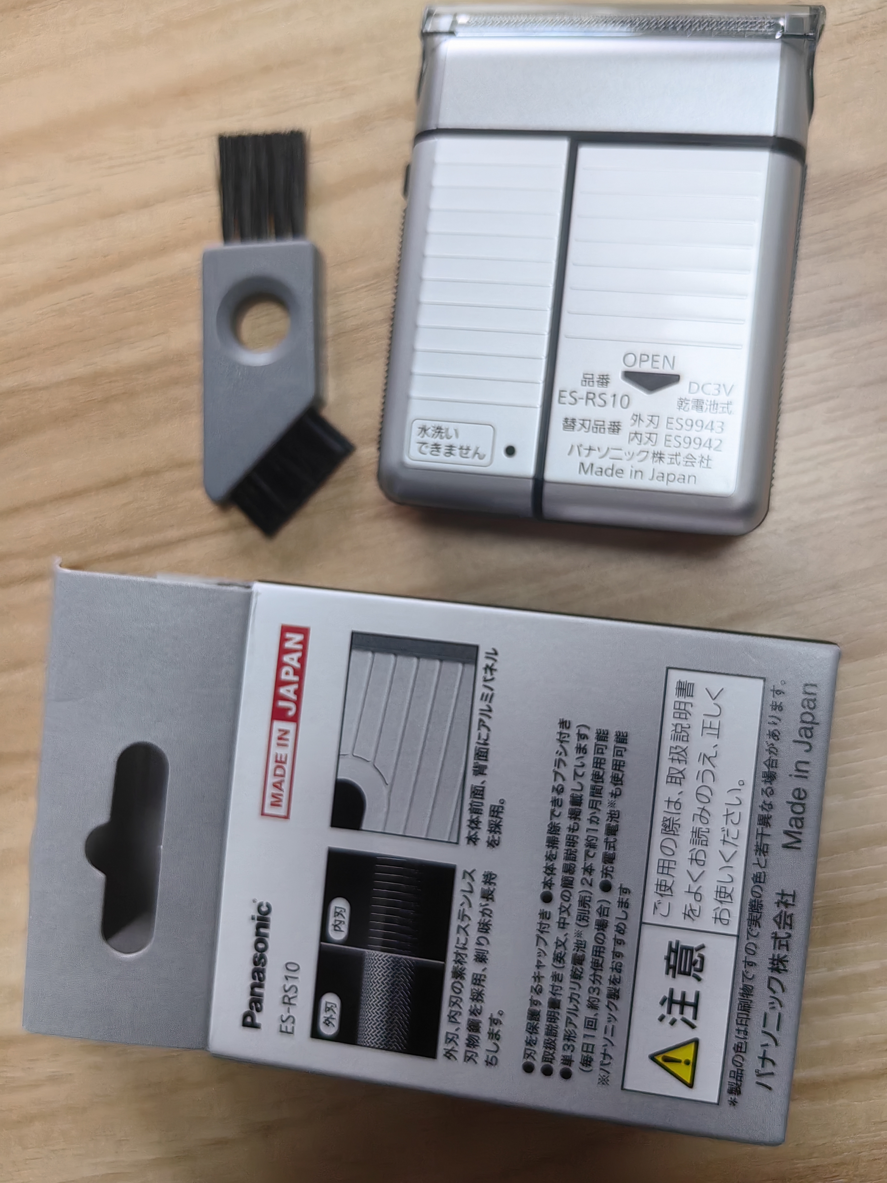 松下（Panasonic）【日本直邮】 日本制ES-RS10系列 干电池式剃须刀 卡片式刮胡刀电动胡须刀 ES-RS10-S 银色普通装 实拍图