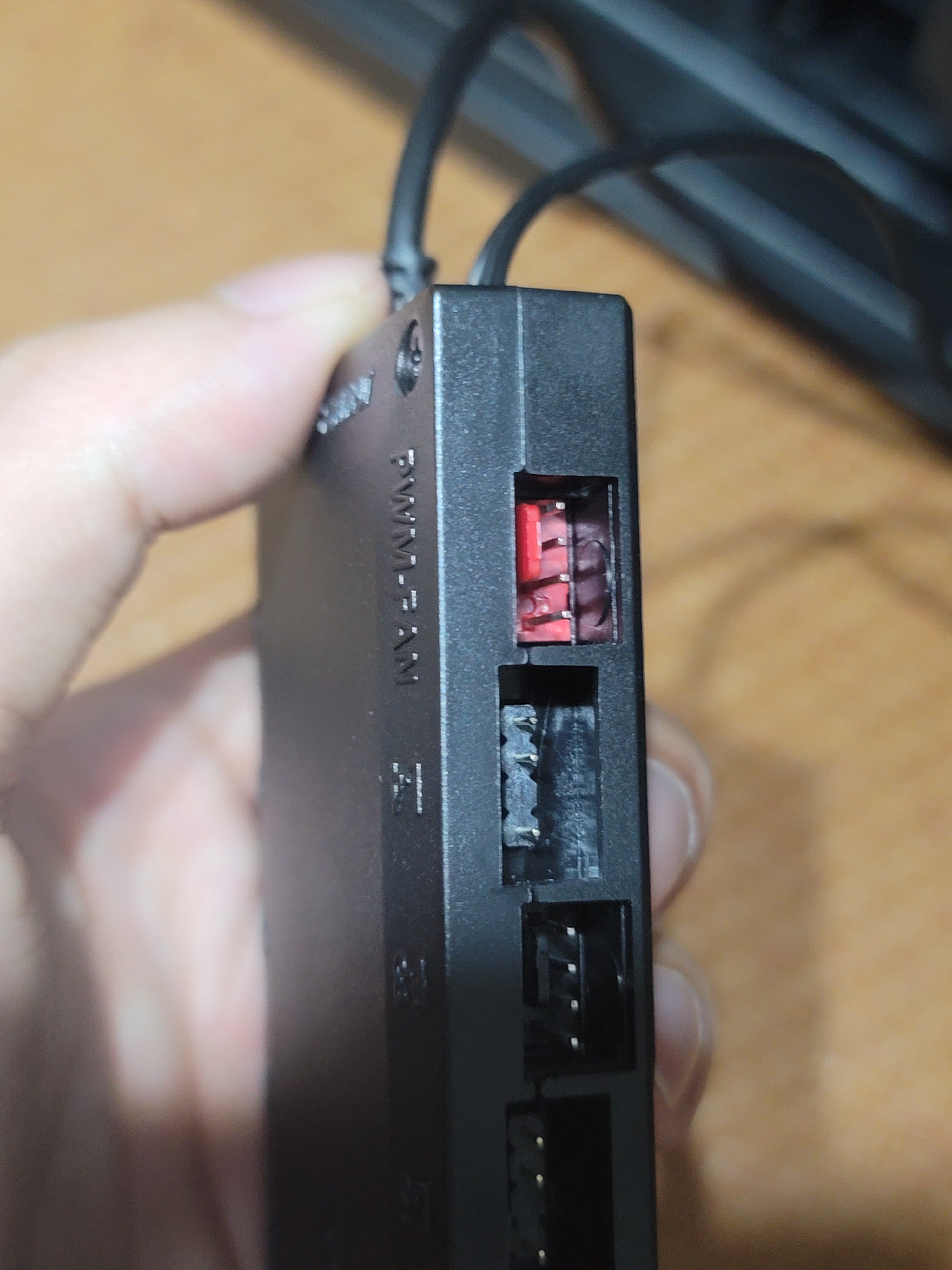 利民（thermalright）FAN and ARGB HUB X8 ARGB风扇HUB 支持8组PWM+ARGB风扇同步 实拍图