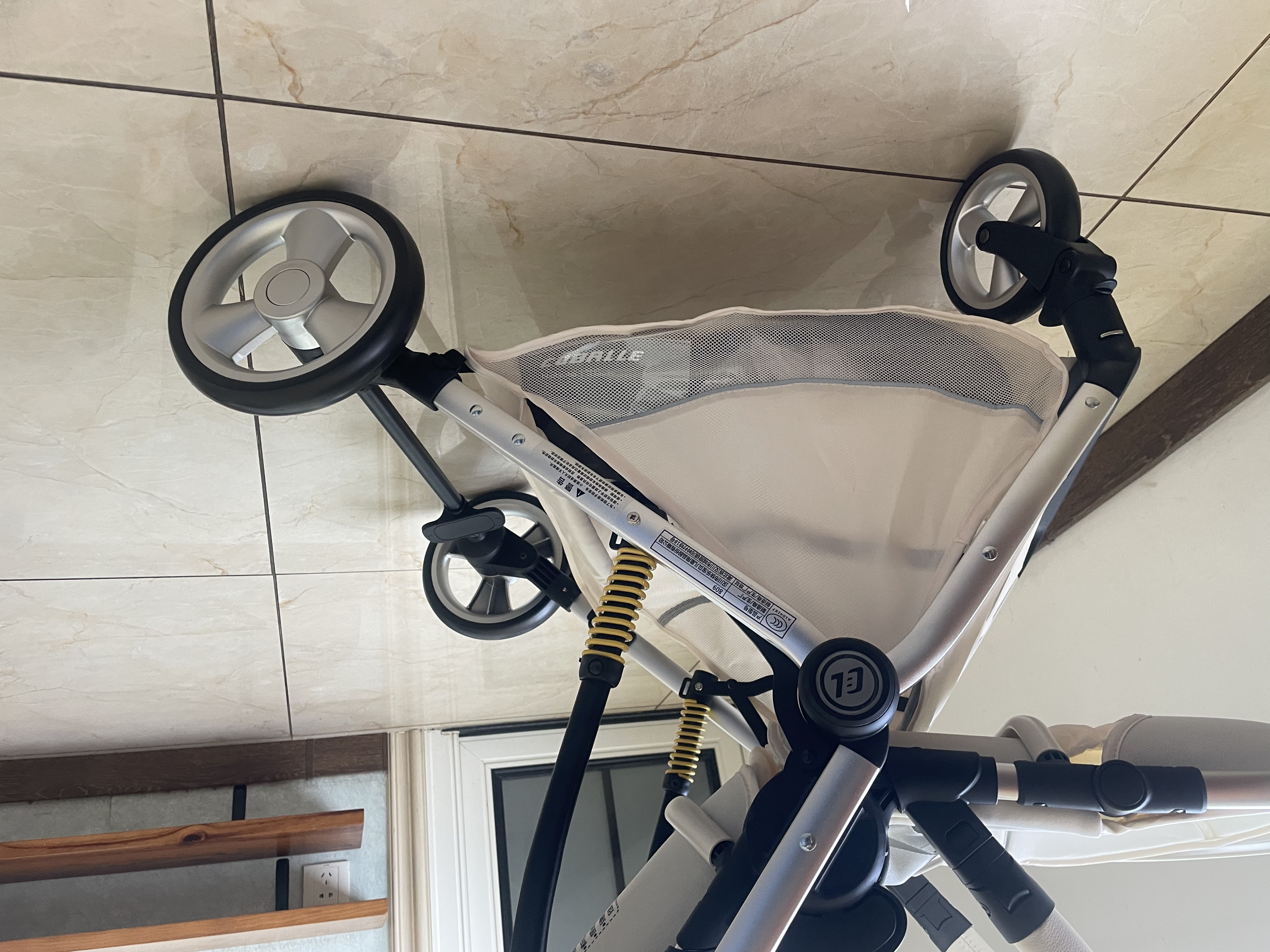 酷贝乐（coballe）婴儿车0-3岁用折叠可坐可躺减震遛娃神器轻便溜娃新生儿宝宝推车 极光白(轻巧便携+全罩遮阳) 实拍图