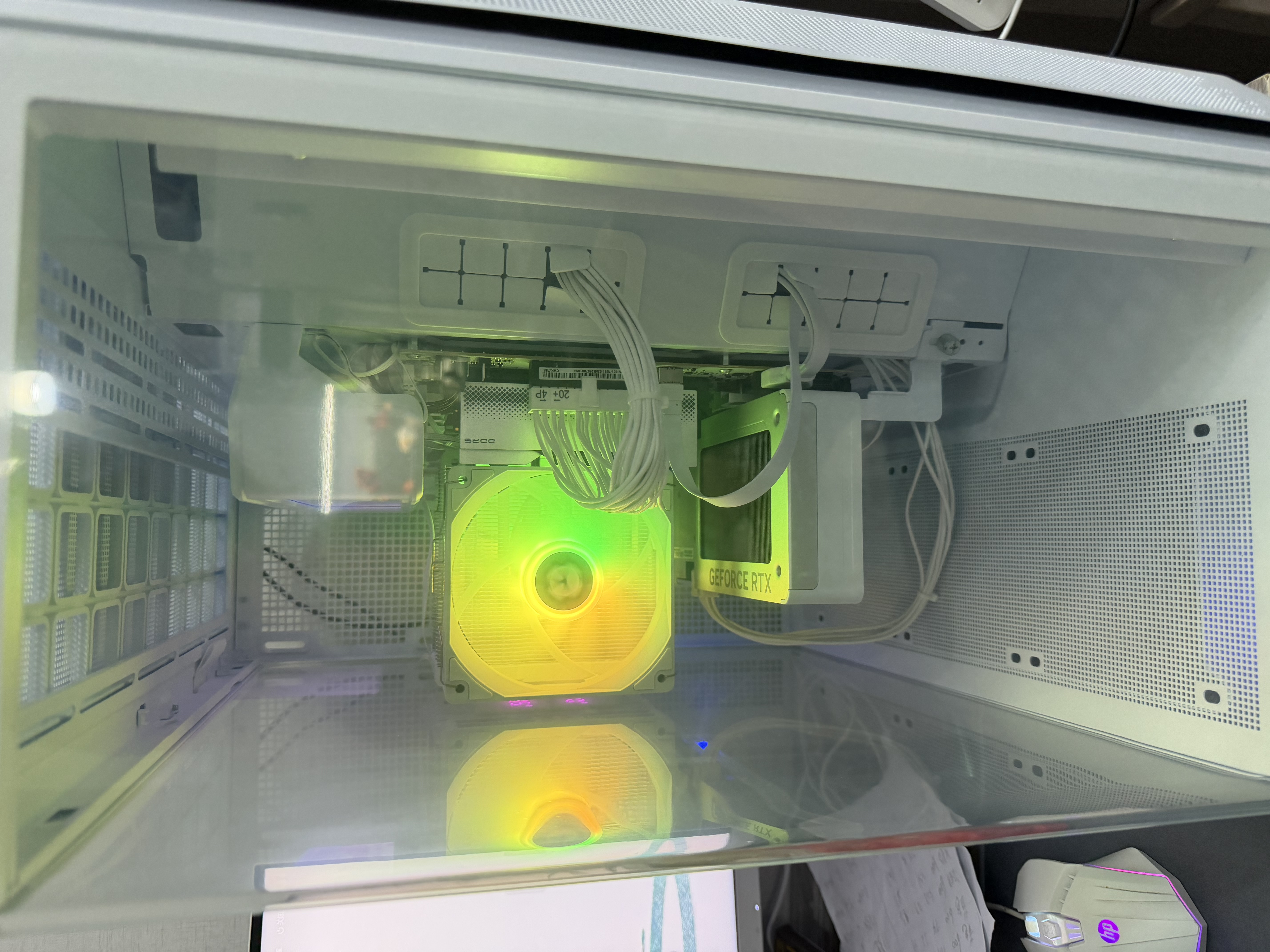 爱国者（aigo）星璨 辰 屏显版 白色 游戏电脑台式ATX主机箱 360水冷位/一体弧面玻璃/左右分仓海景房/5090显卡 晒单实拍图