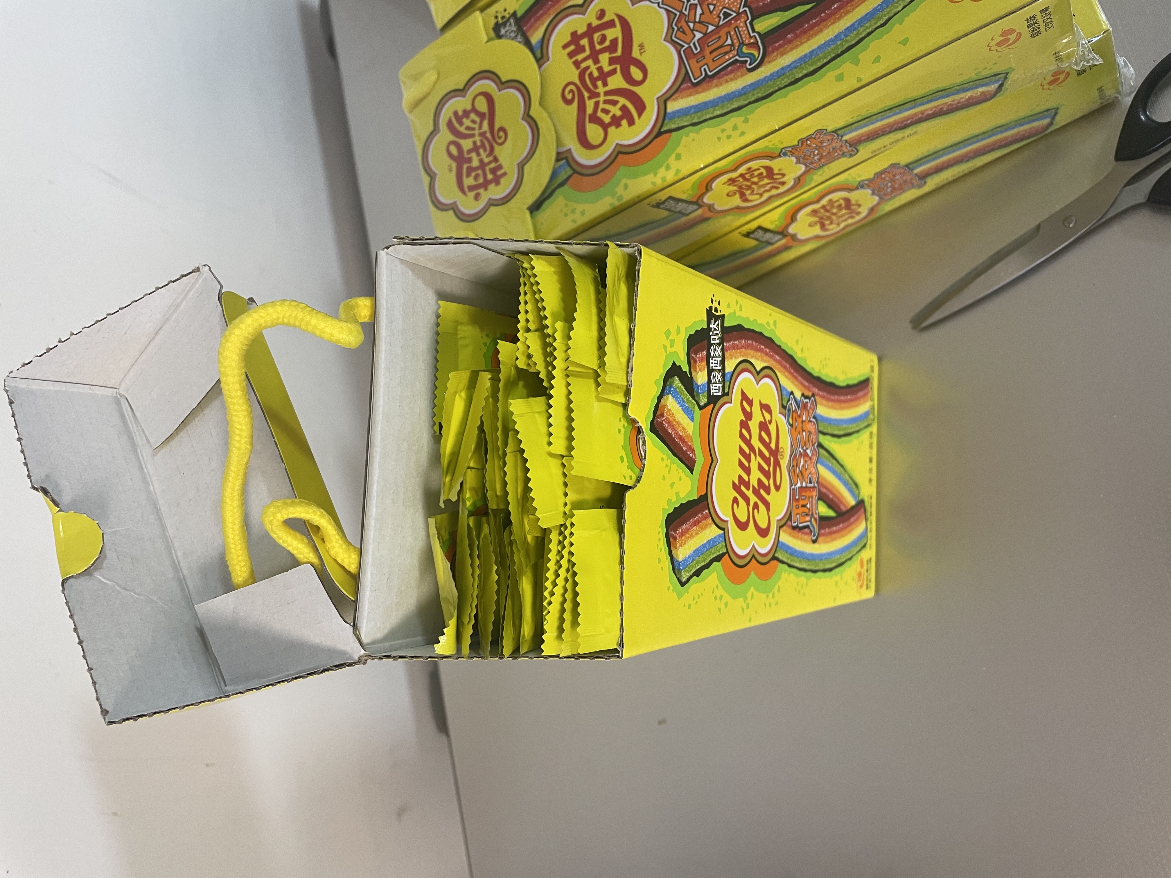 珍宝珠【侯明昊代言】酸条橡皮啫喱软糖【32支】盒装336g 休闲零食 实拍图