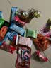 【零食大礼包】休闲零食辣条麻花肉脯素牛排组合装送人追剧 7款共21包【精装】 实拍图