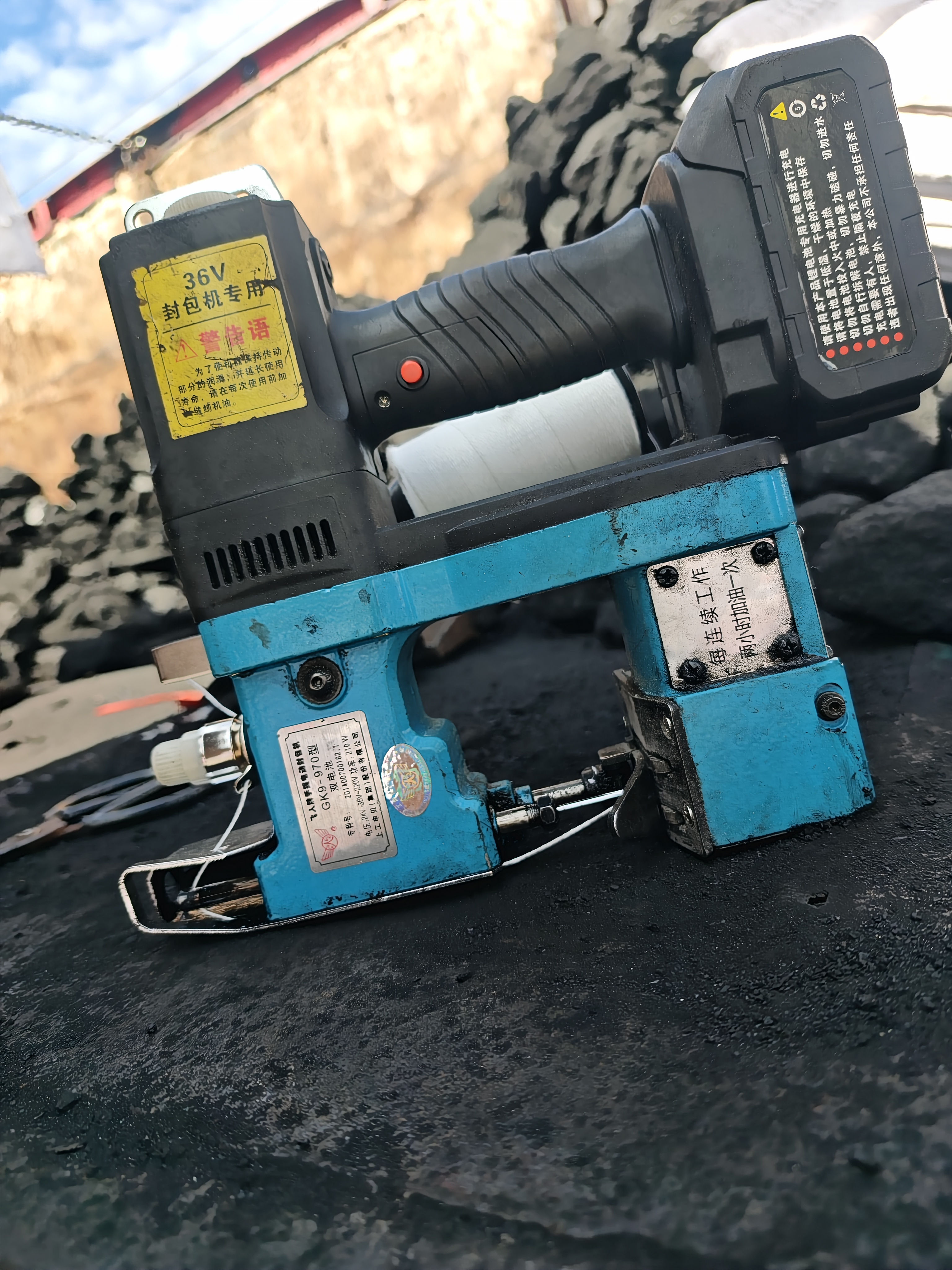 飞人 GK9-970双电池手提式锂电池封包机充电型充电式封包机36V缝包机户外携带封口机缝口机缝袋机耐用 实拍图