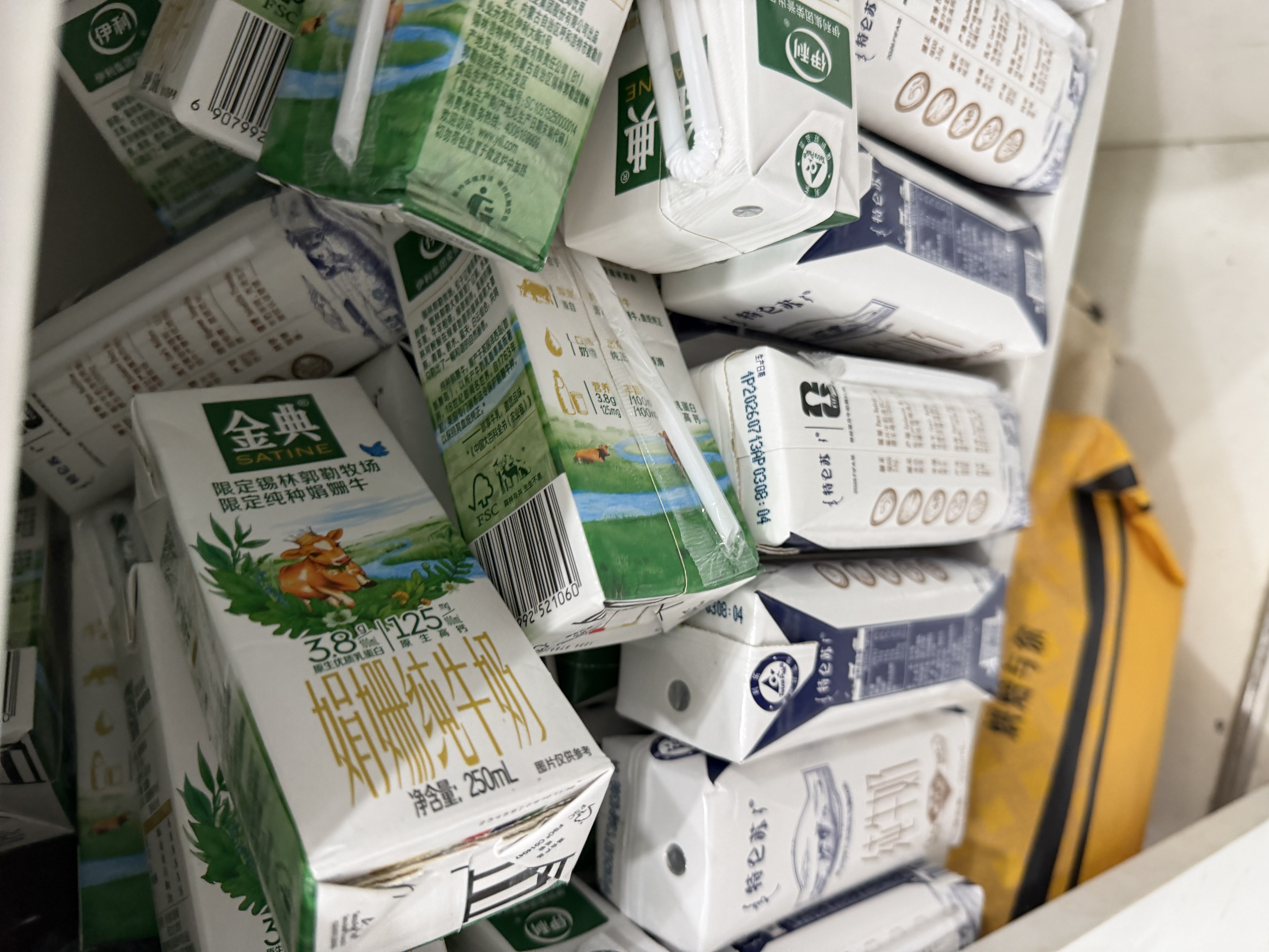 伊利金典双限定娟姗纯牛奶锡林郭勒牧场250ml*12 5-6月 实拍图