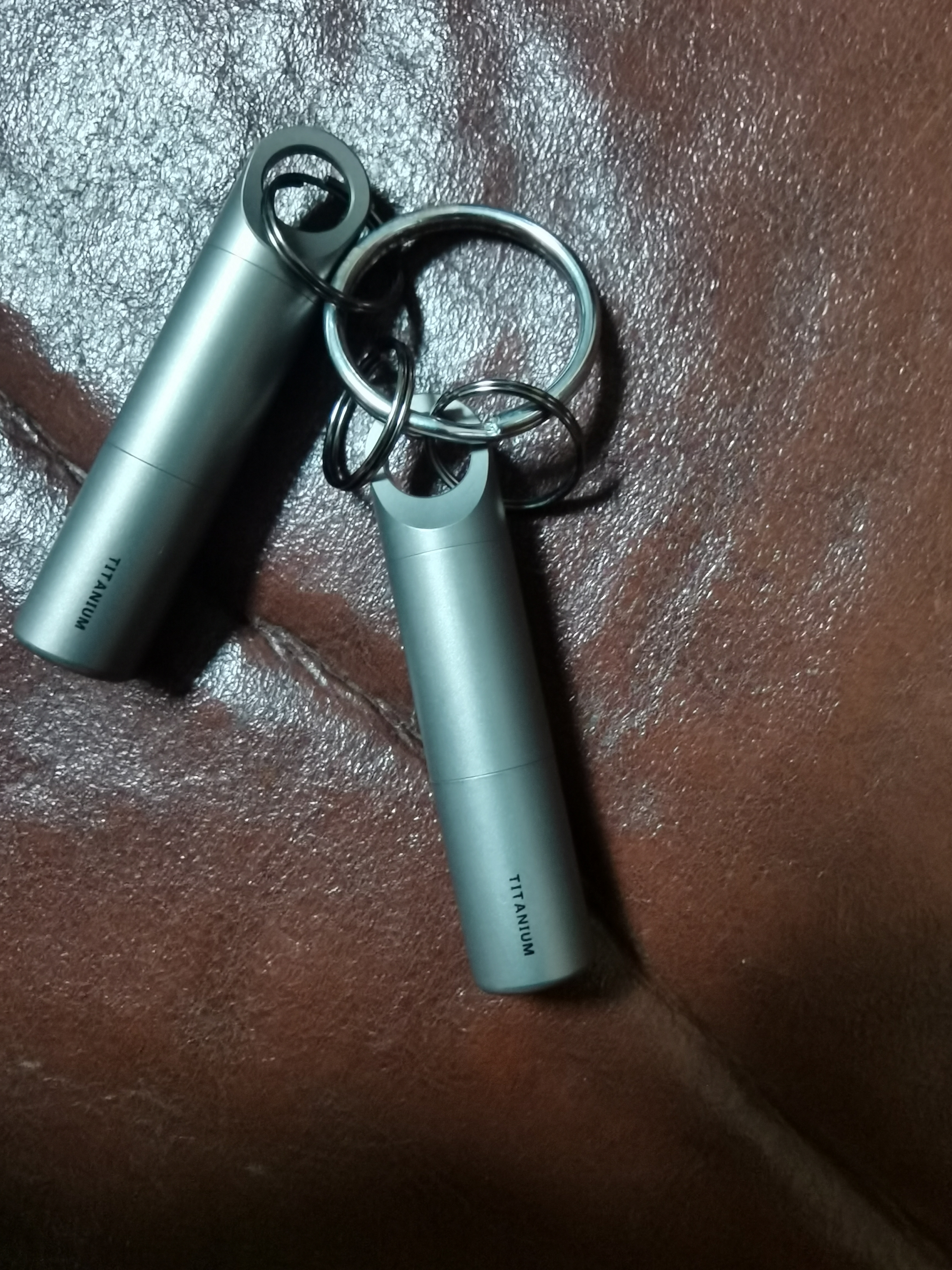 徕本钛合金药盒随身便携防水仓小双药瓶收纳密封防潮药罐钥匙扣挂件 实拍图