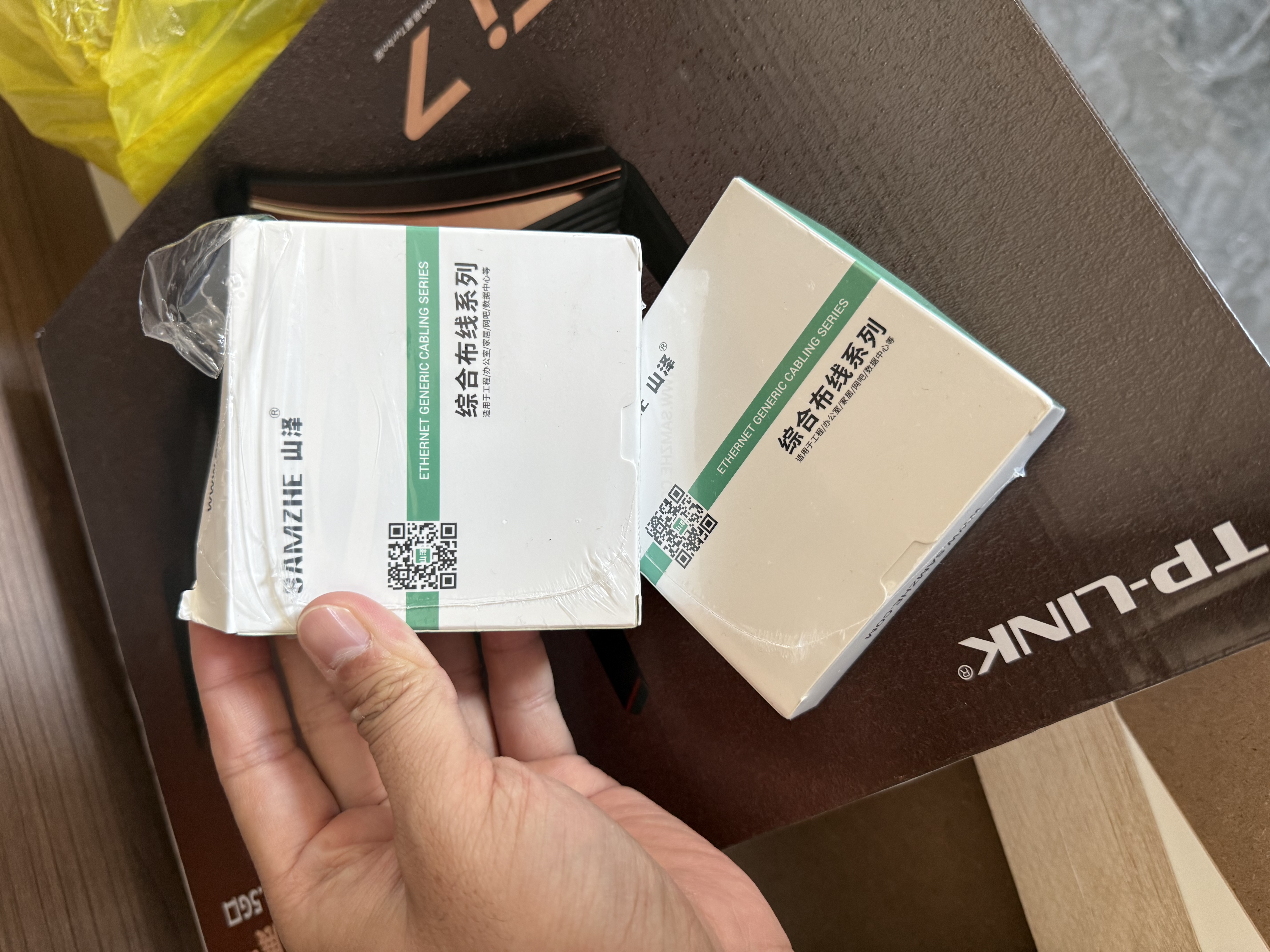 山泽网线网口网络面板 通用超五/六/七类模块加厚86型面板 适用电脑房间网络插座 一位灰色SZ-MB01H 实拍图