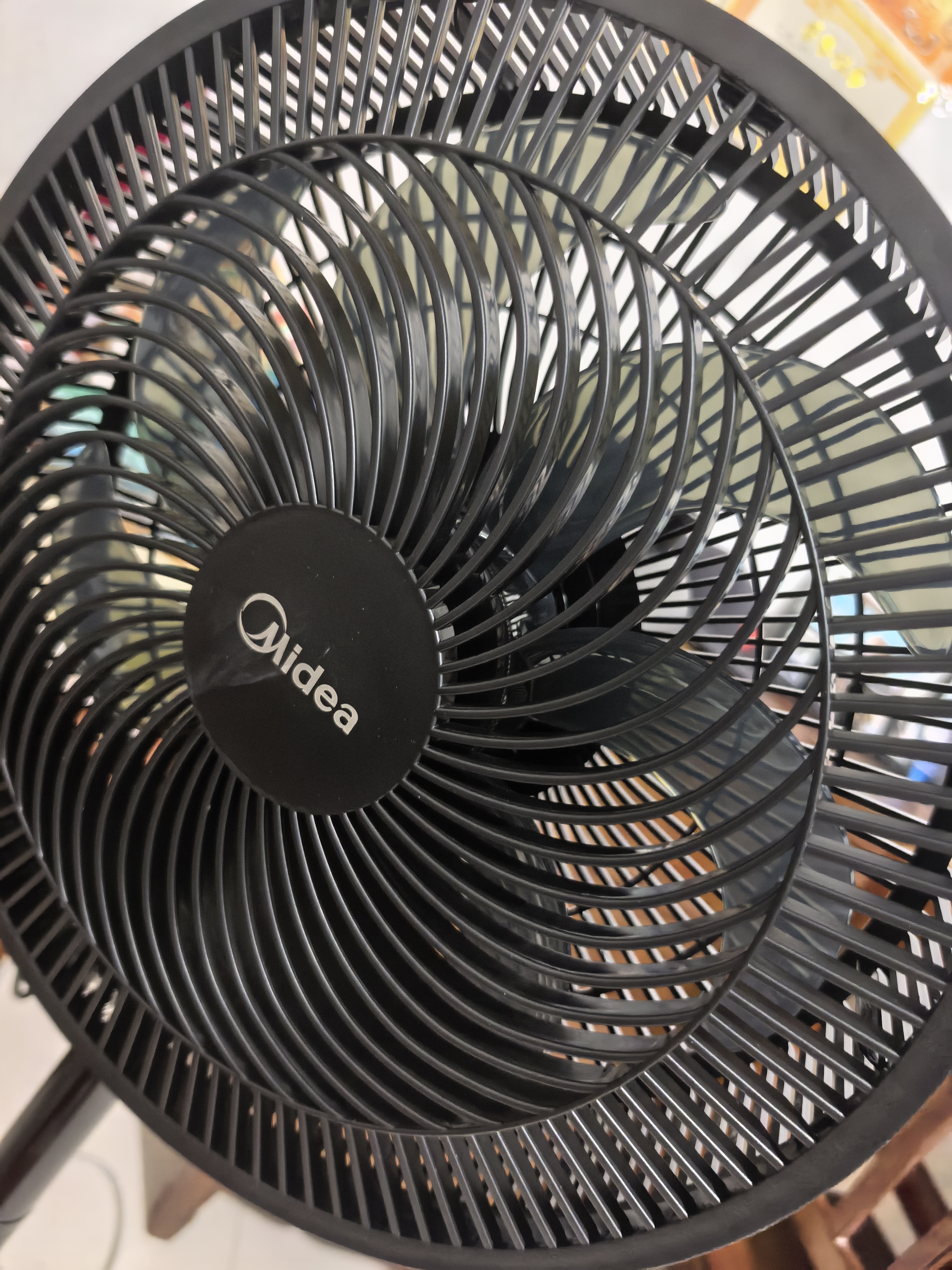 美的（Midea）【超级单品】七叶轻音立式电风扇家用柔风落地扇台式桌面小型风扇大风量节能摇头宿舍电扇 SAF30AB 实拍图