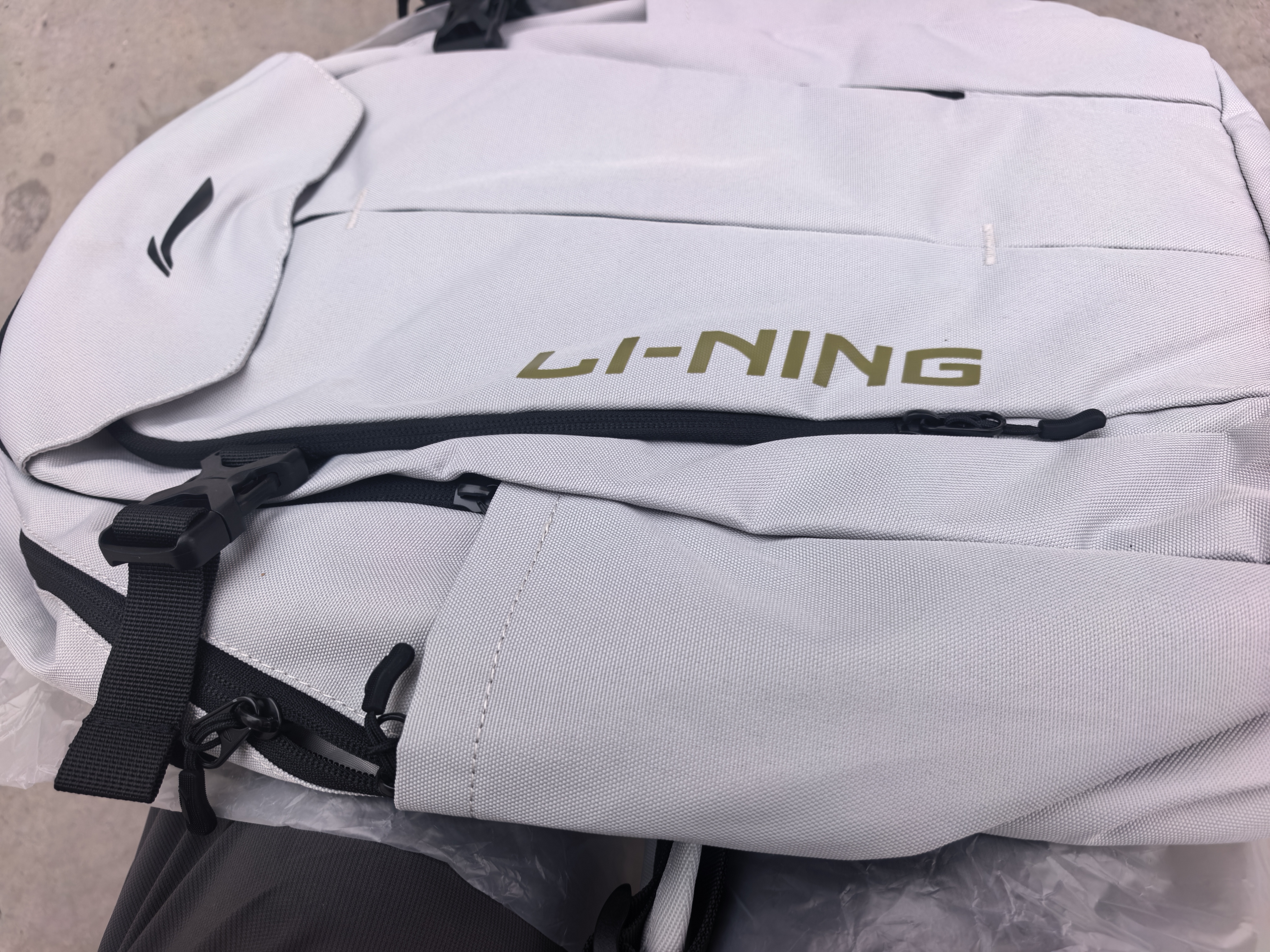 李宁（LI-NING）双肩包男初高中大学生书包女大容量运动旅行登山包高颜值电脑背包 潮流灰 实拍图