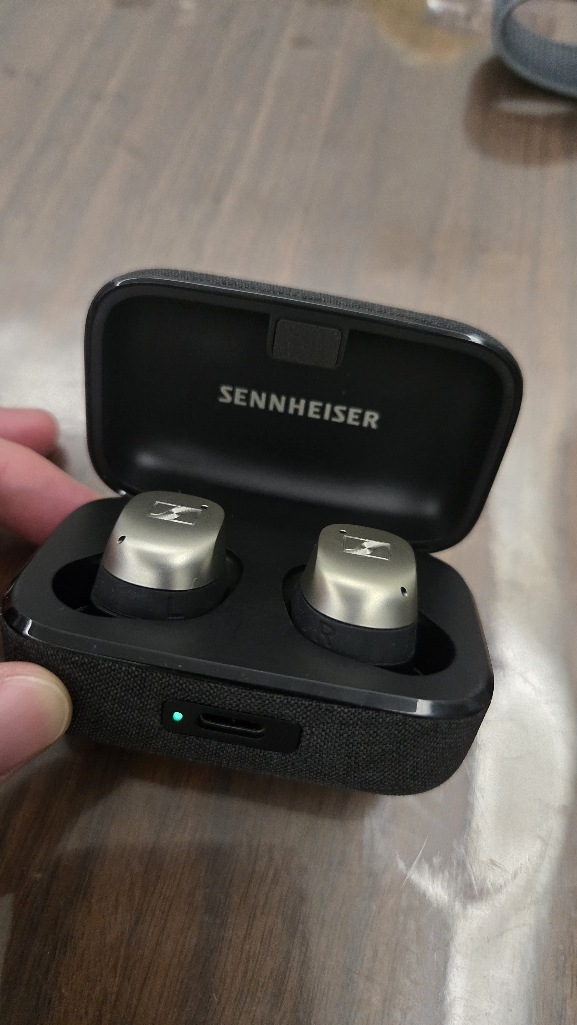 森海塞尔（Sennheiser）【宋威龙同款】MOMENTUM真无线4代蓝牙耳机 特别设计版曜金黑 适用苹果华为 实拍图