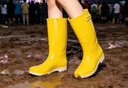史丹利（STANLEY）女士高筒雨鞋 防水防滑轻便 时尚高筒耐磨雨靴 黄色38 实拍图