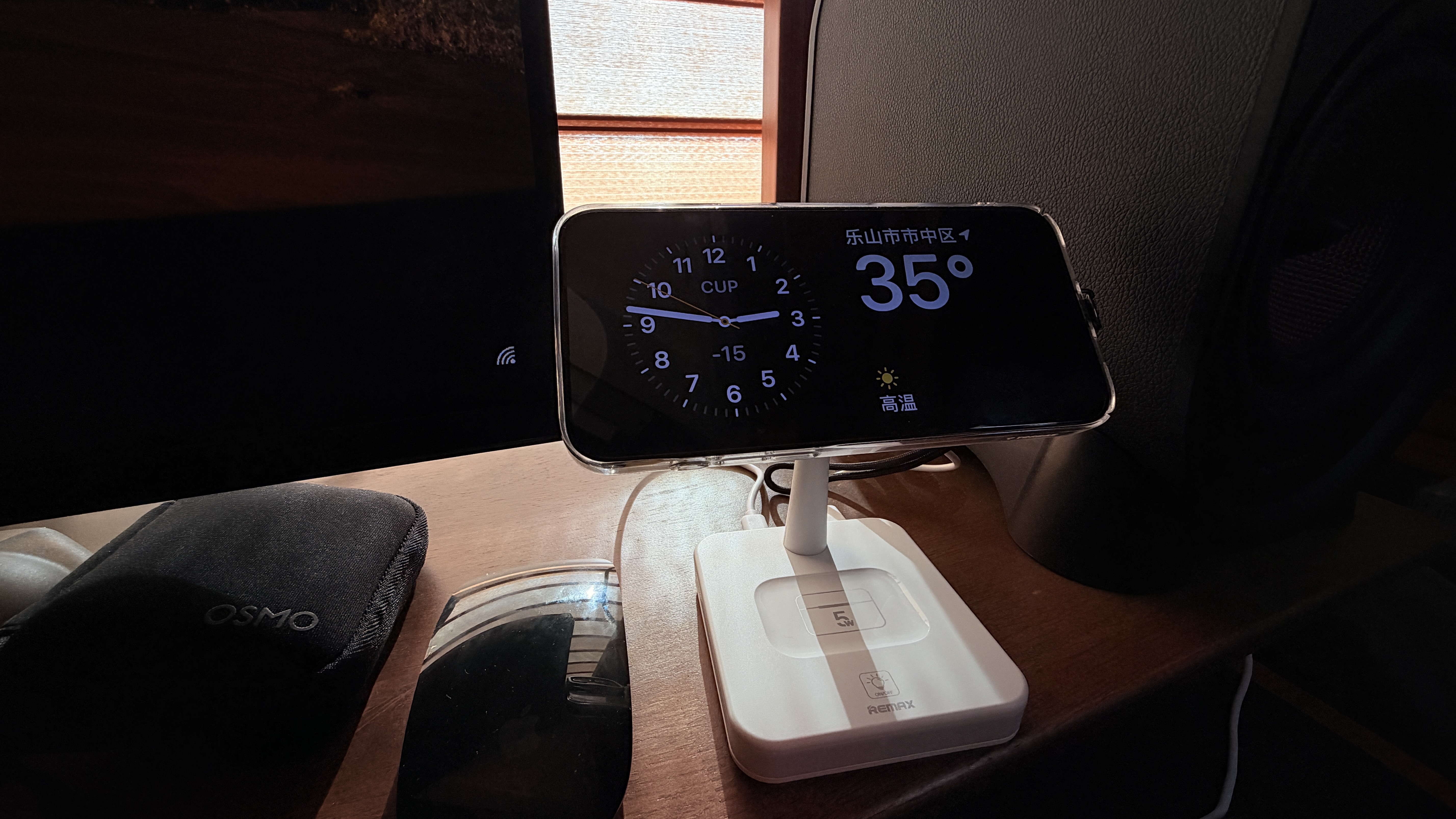 睿量（REMAX）【三合一快充】适用苹果无线充33W磁吸MagSafe iPhone17/16/15/14/华为手机iWatch手表耳机底座 实拍图