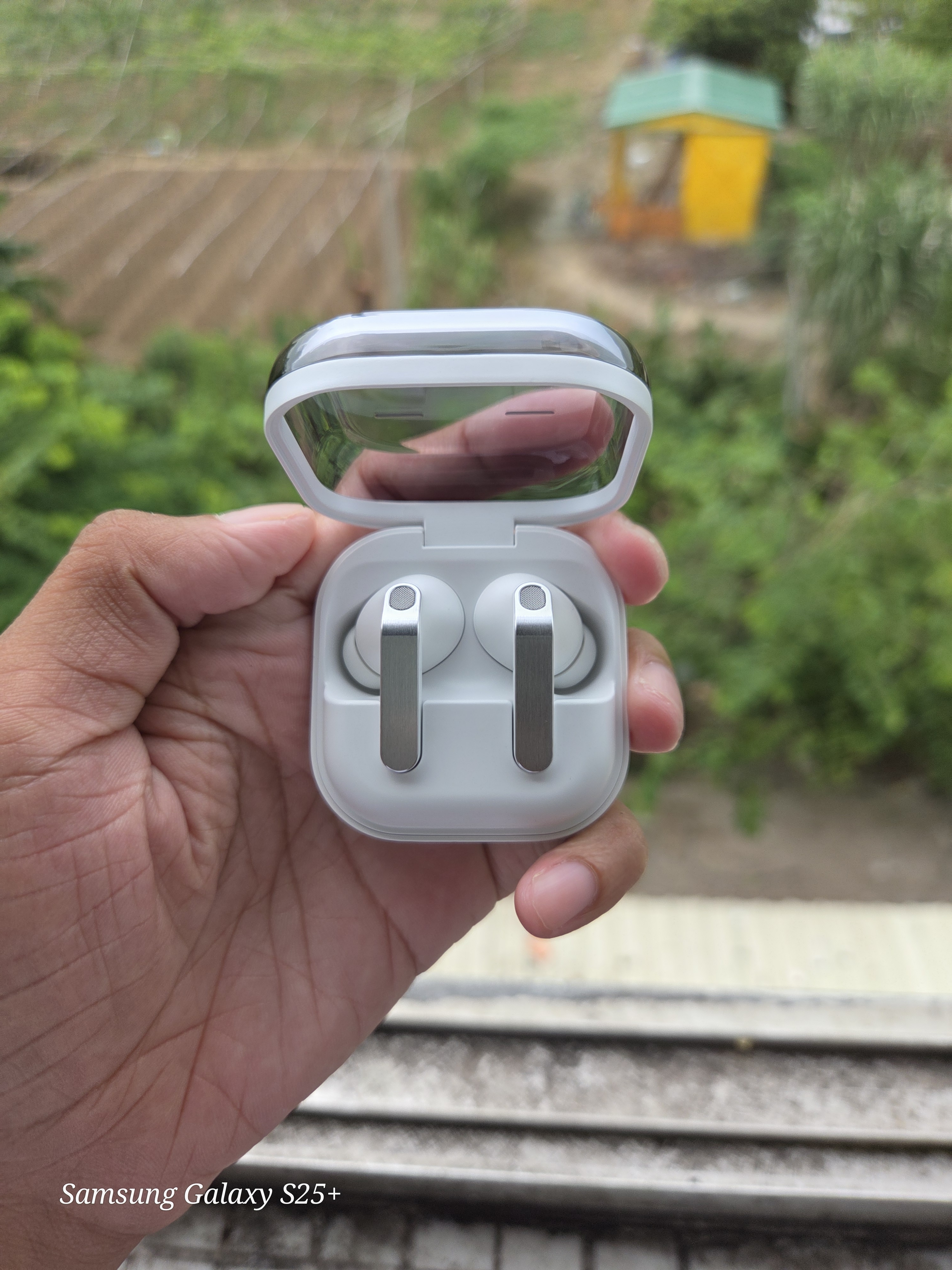 三星 Samsung Galaxy Buds4 Pro 映雪白 蓝牙耳机【礼盒版】 实拍图