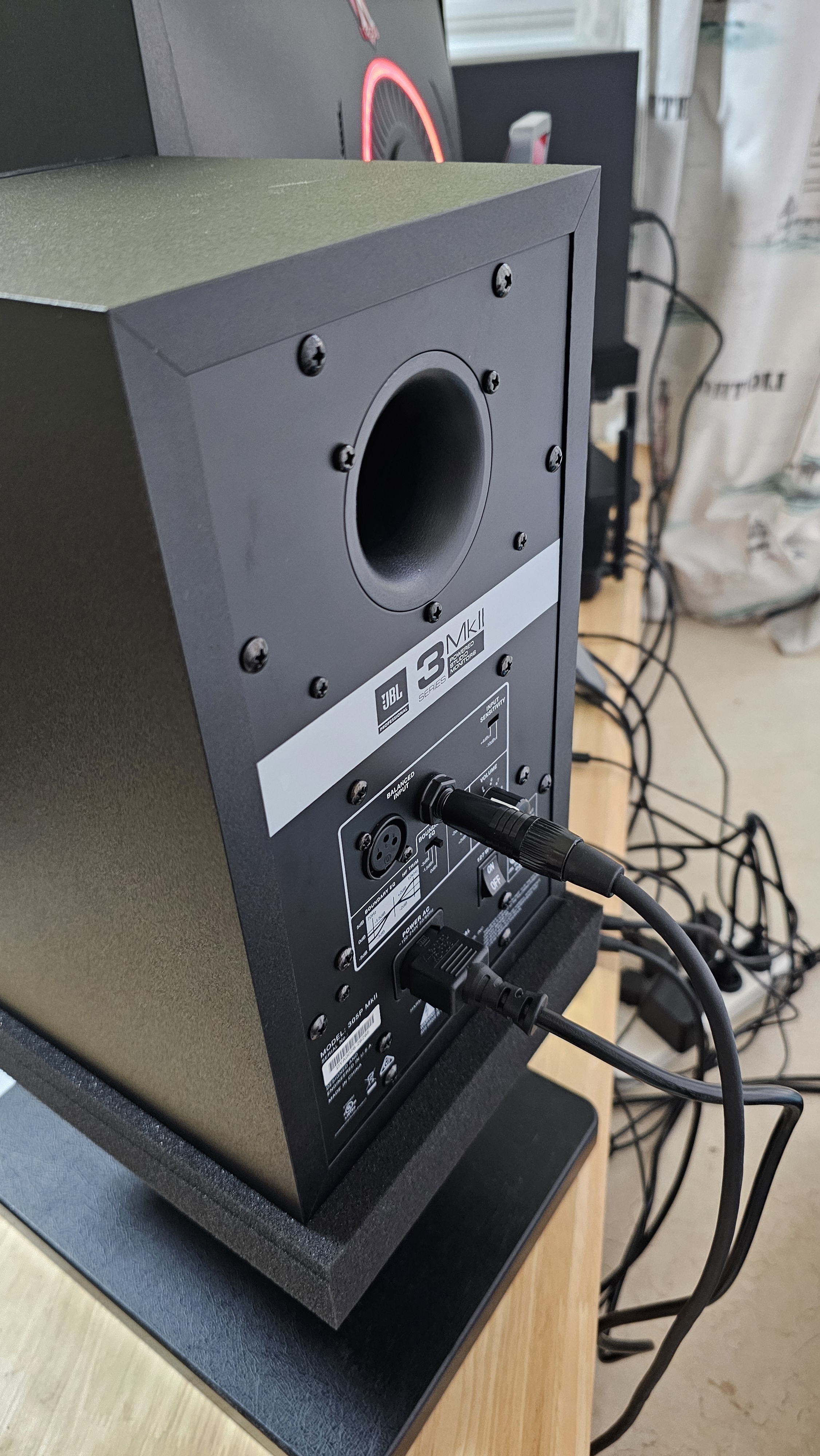 JBL305P 306P 308PMKII乐器音响有源监听音箱手机电视家庭桌面游戏 305PMKII一对【送节奏氛围灯+蓝牙适配器+音箱垫+线】 实拍图