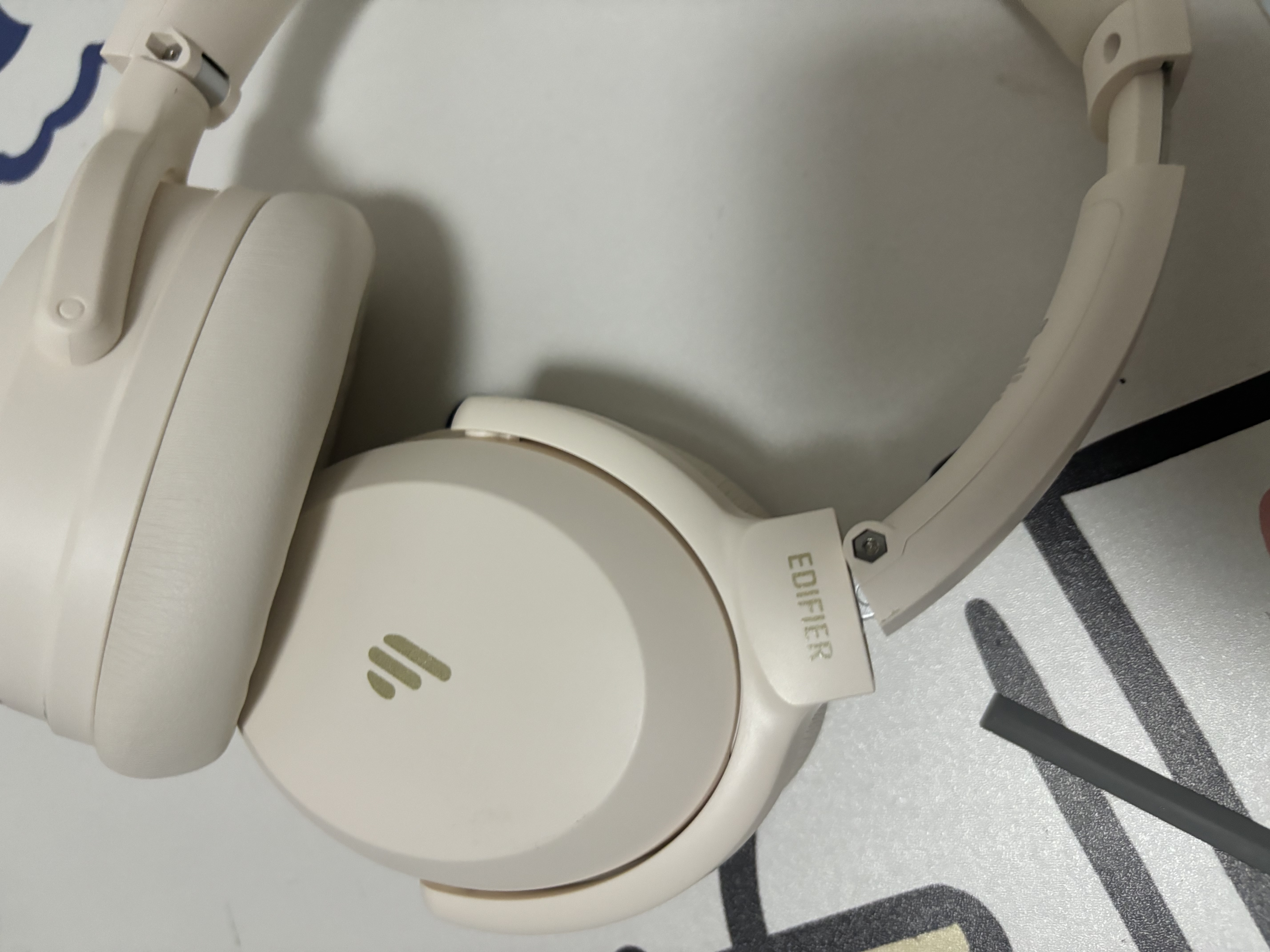 漫步者（EDIFIER）【全新重磅新款】MT6 pro头戴式蓝牙耳机主动降噪无线耳机蓝牙6.0高音质游戏音乐电脑耳麦金标认证 云白【透气舒适/金标音质/深度降噪】+便携耳机包 实拍图
