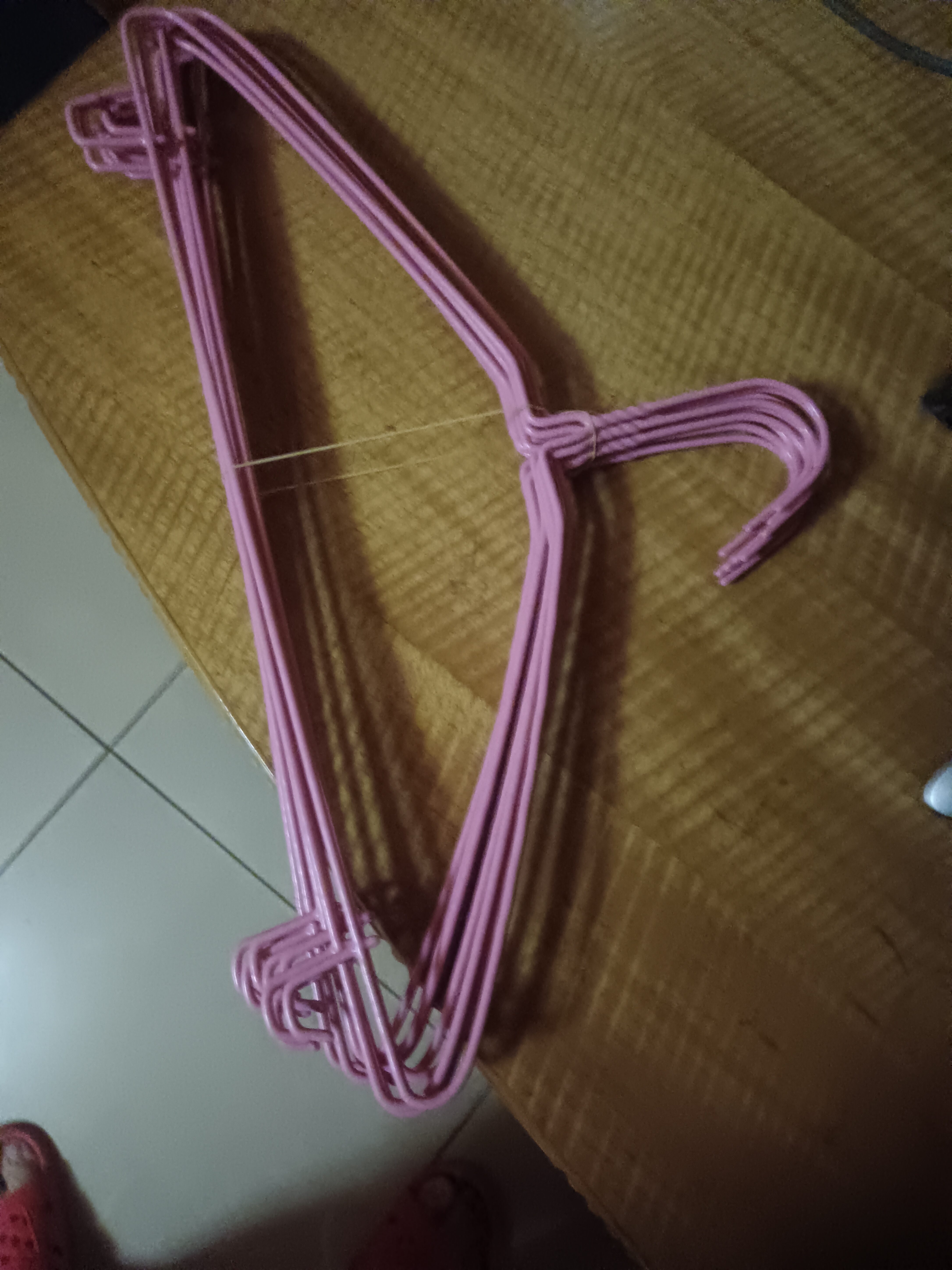 京东快递浸塑衣架防滑无痕加粗 防风耐用阳台家用衣柜收纳衣架 平肩带钩粉色 10支 实拍图