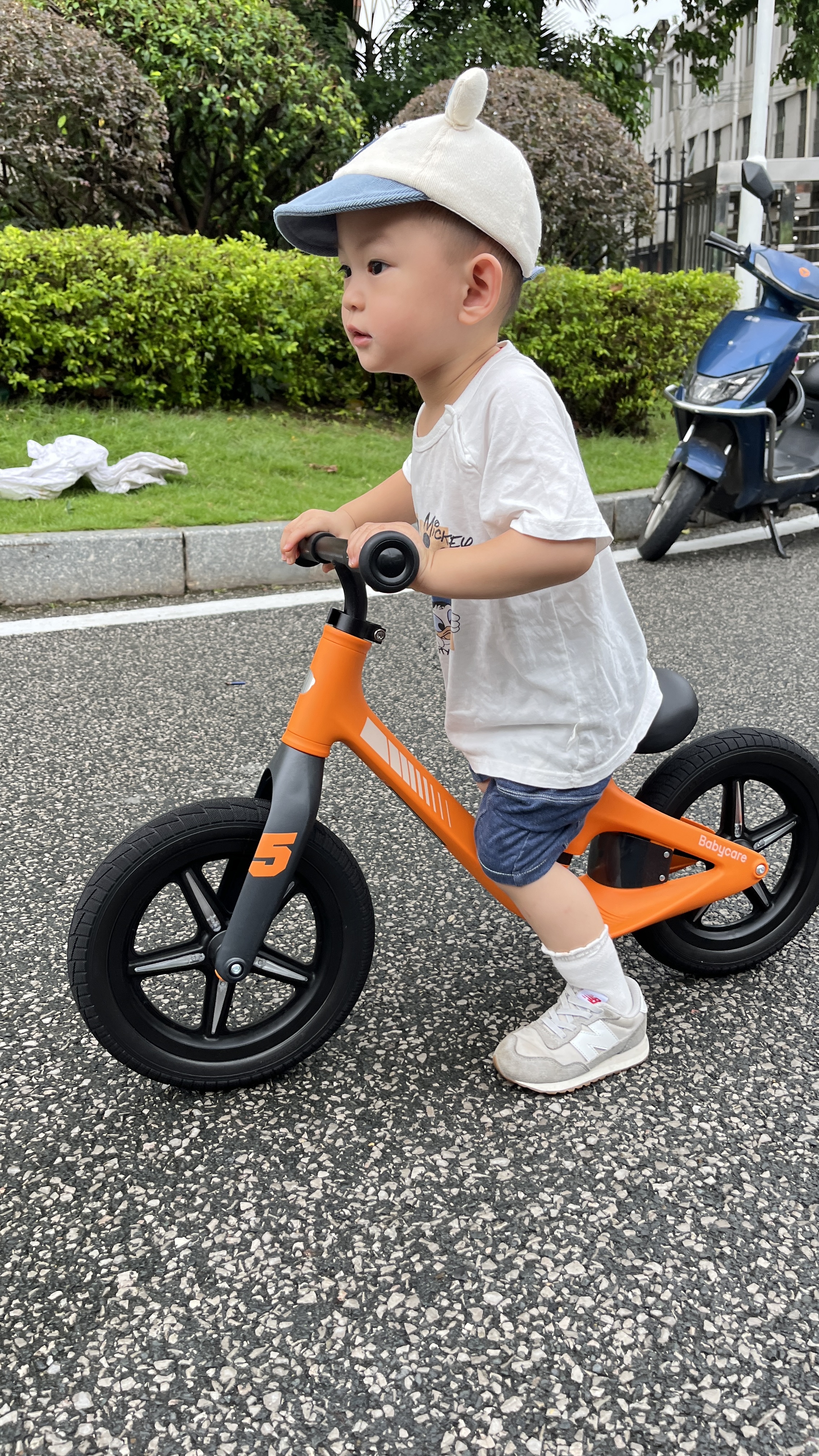 babycare儿童平衡车3-6岁宝宝滑步车学步车自行车滑行车12寸 脉冲橙发光轮 实拍图