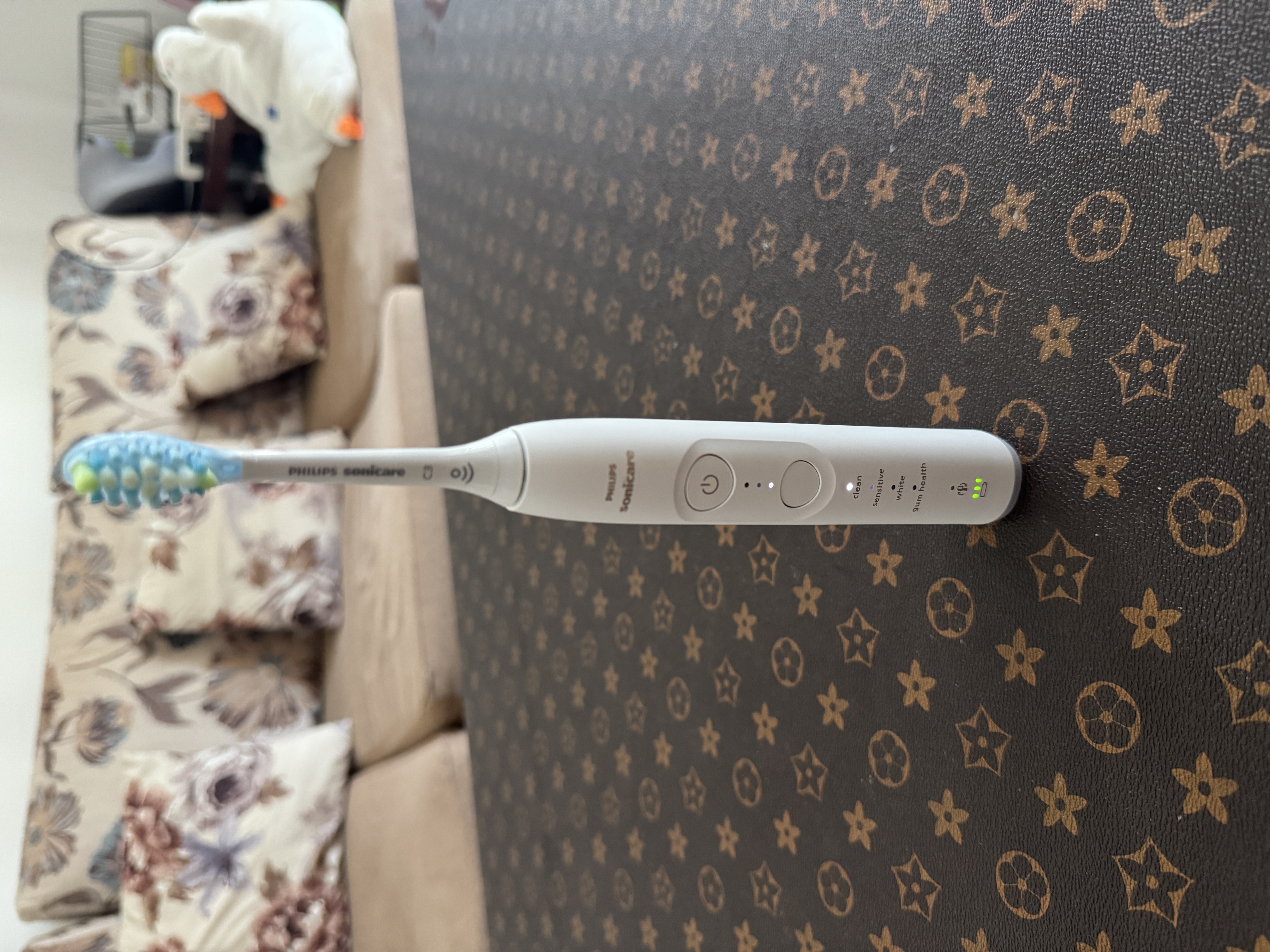 飞利浦（PHILIPS）电动牙刷官方旗舰正品高端钻石9系清洁牙菌斑声波成人情侣款送男友女友礼物七夕礼物 全新专利双核马达专业大师刷白色 实拍图