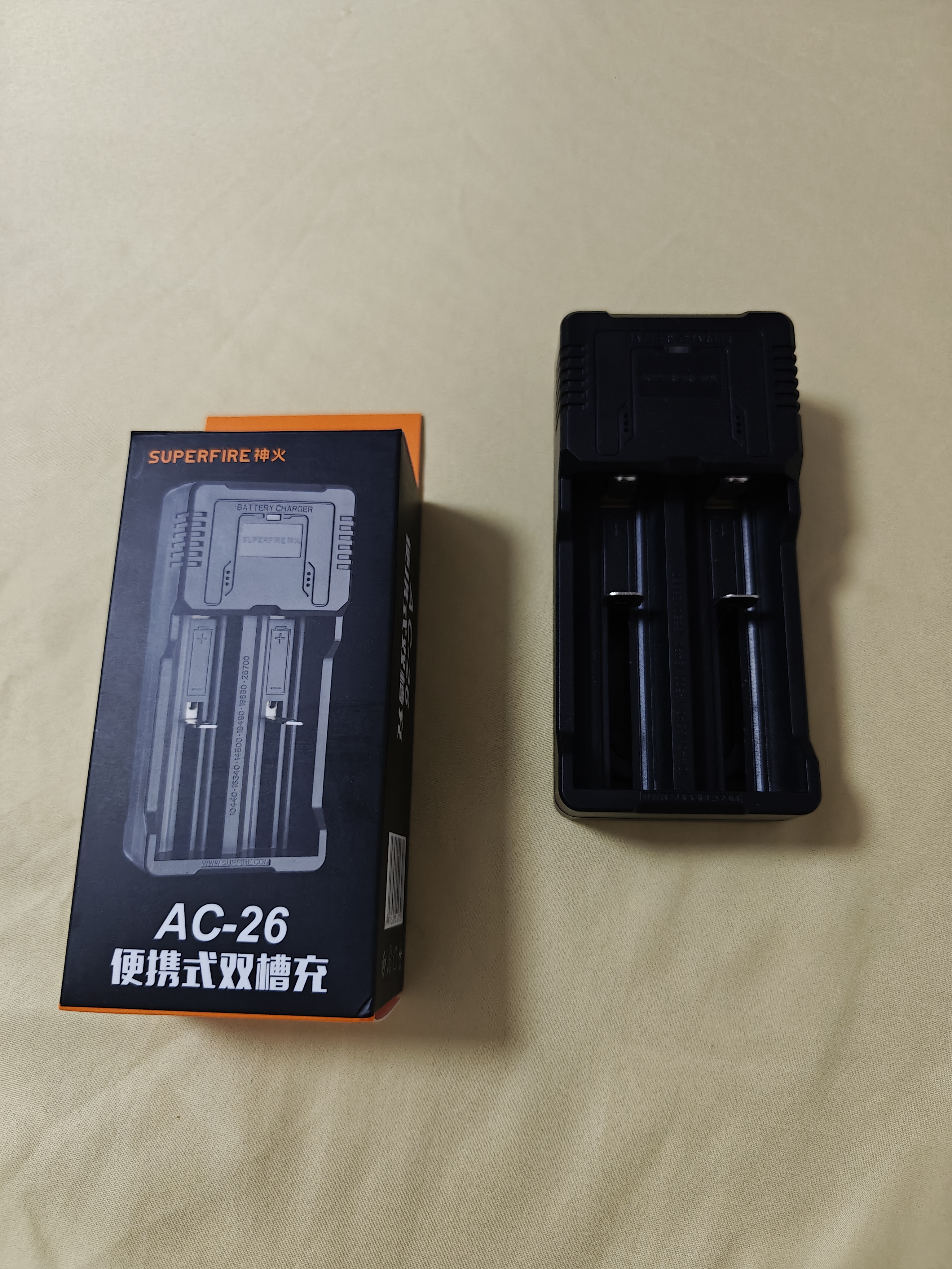 神火（SupFire）26650/18650电池通用充电器USB强光手电配件单槽多兼容便携AC16 两槽充 实拍图
