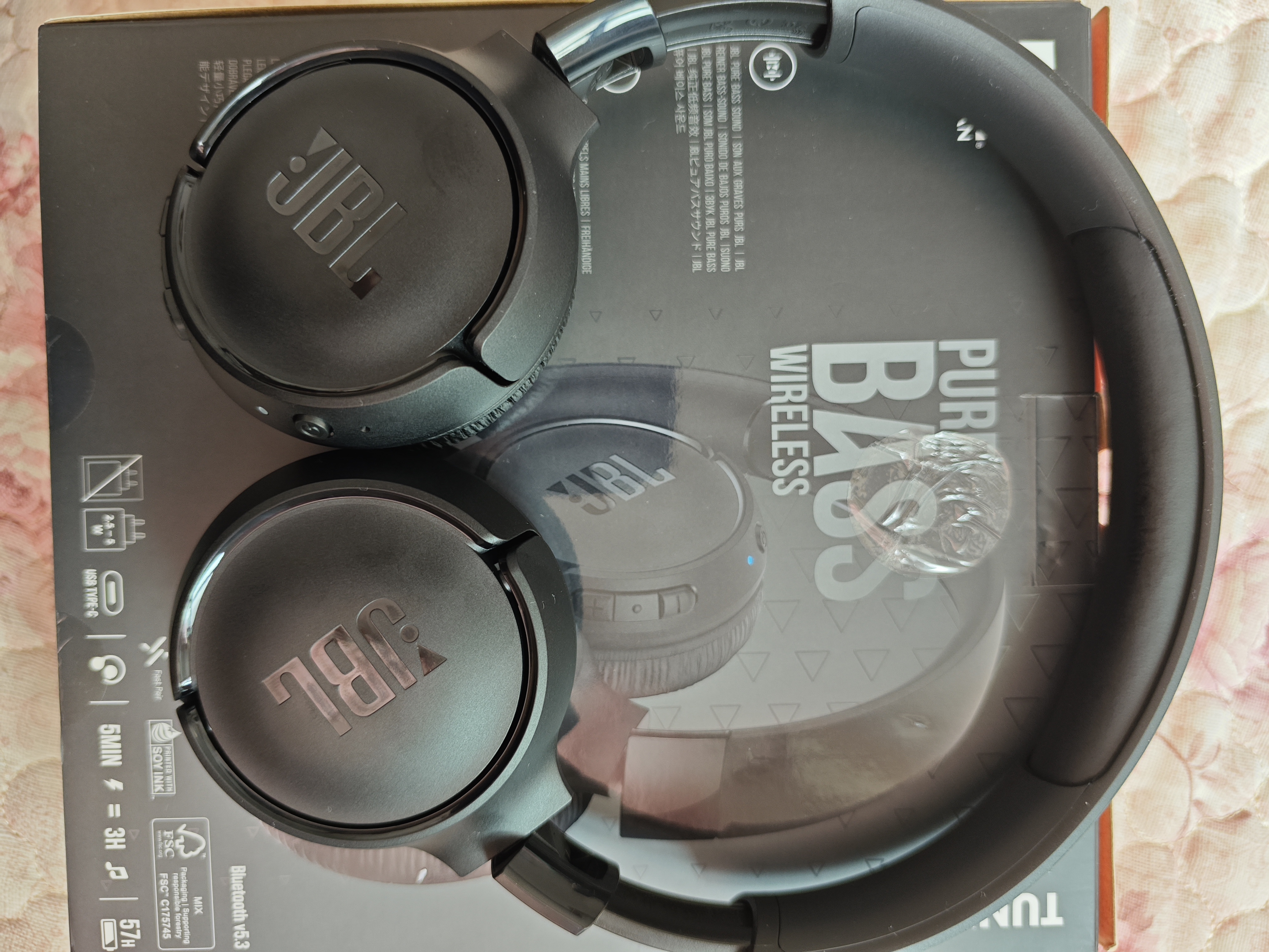 JBL TUNE520BT 头戴式无线耳机 包耳式/压耳式 纯正低频音效 蓝牙5.3 免提通话 音乐游戏网课长续航 TUNE520BT 黑色 压耳式 实拍图