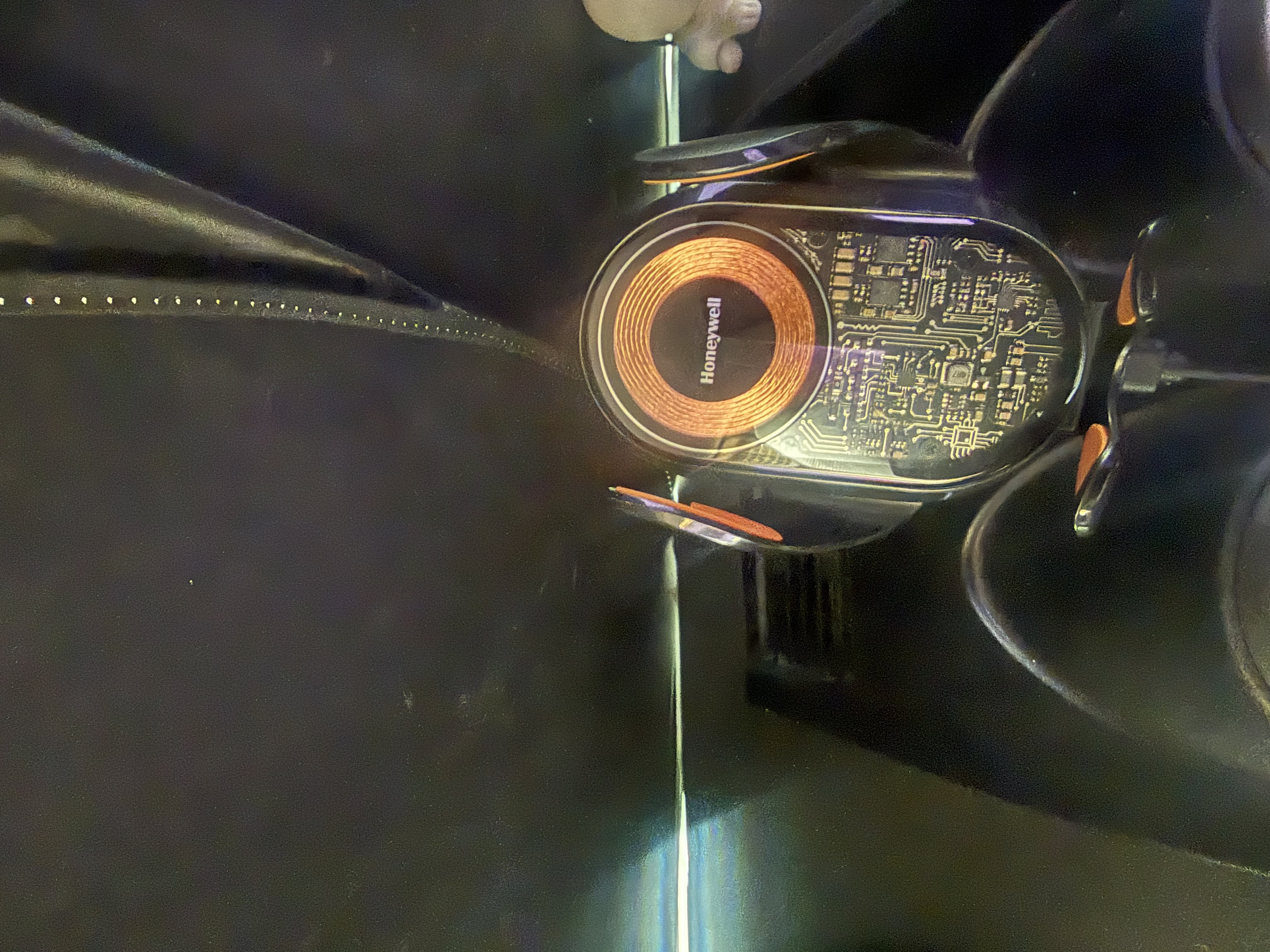 霍尼韦尔（Honeywell）车载手机支架无线充电器15W车载充电器 汽车用手机支架 快充无线充电支架适用小米华为苹果 实拍图