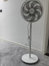 美的（Midea）【飓风节能】七叶柔风立式电风扇/家用轻音落地扇/台式小型风扇/大风力遥控定时摇头风扇 SAH35BSJ 实拍图