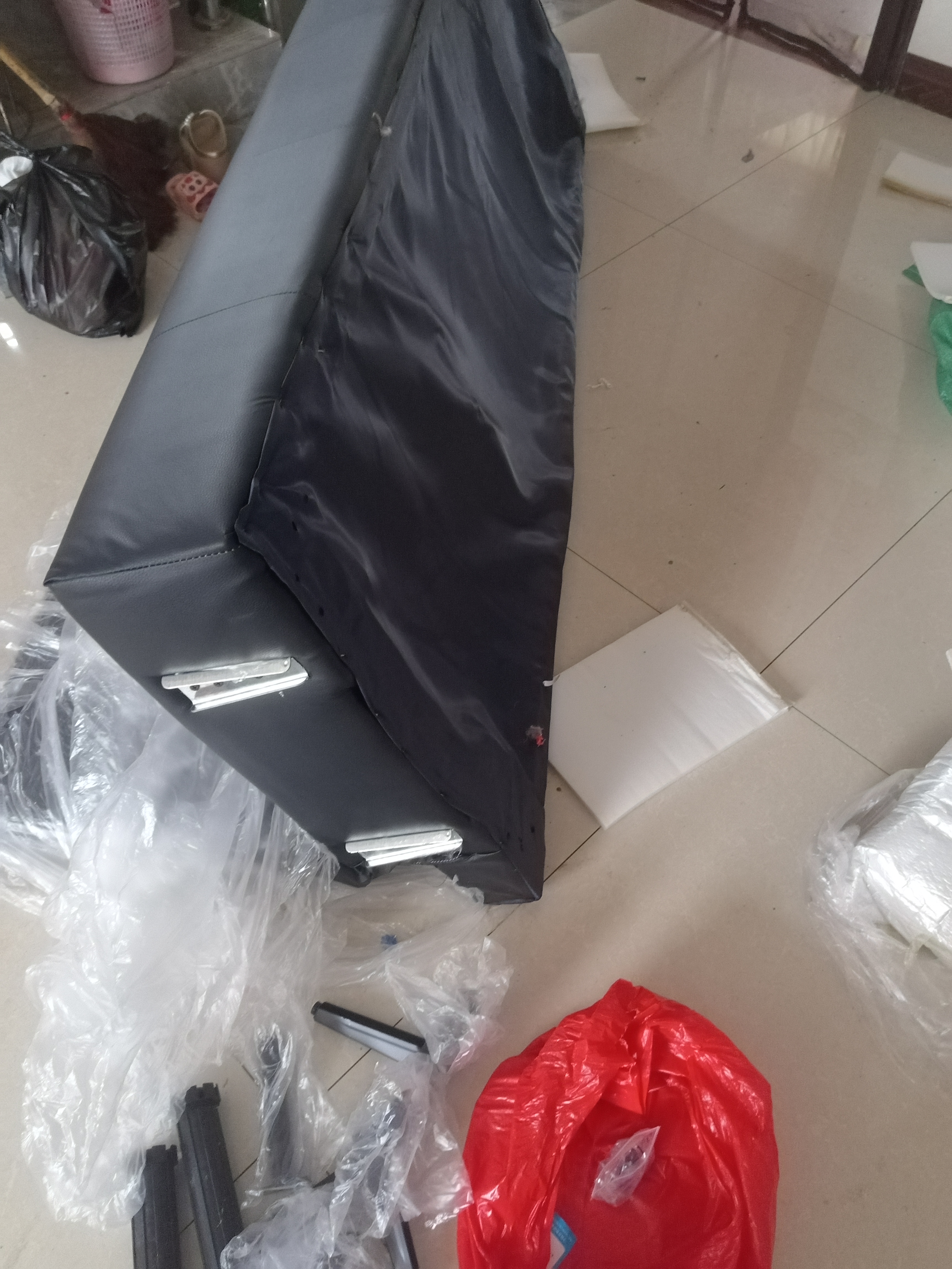 沐乐旭沙发折叠两用沙发床奶油风公寓出租房2026新款猫抓皮小沙发 曜石黑【耐磨猫抓皮】 四人位 2m +2抱枕 实拍图