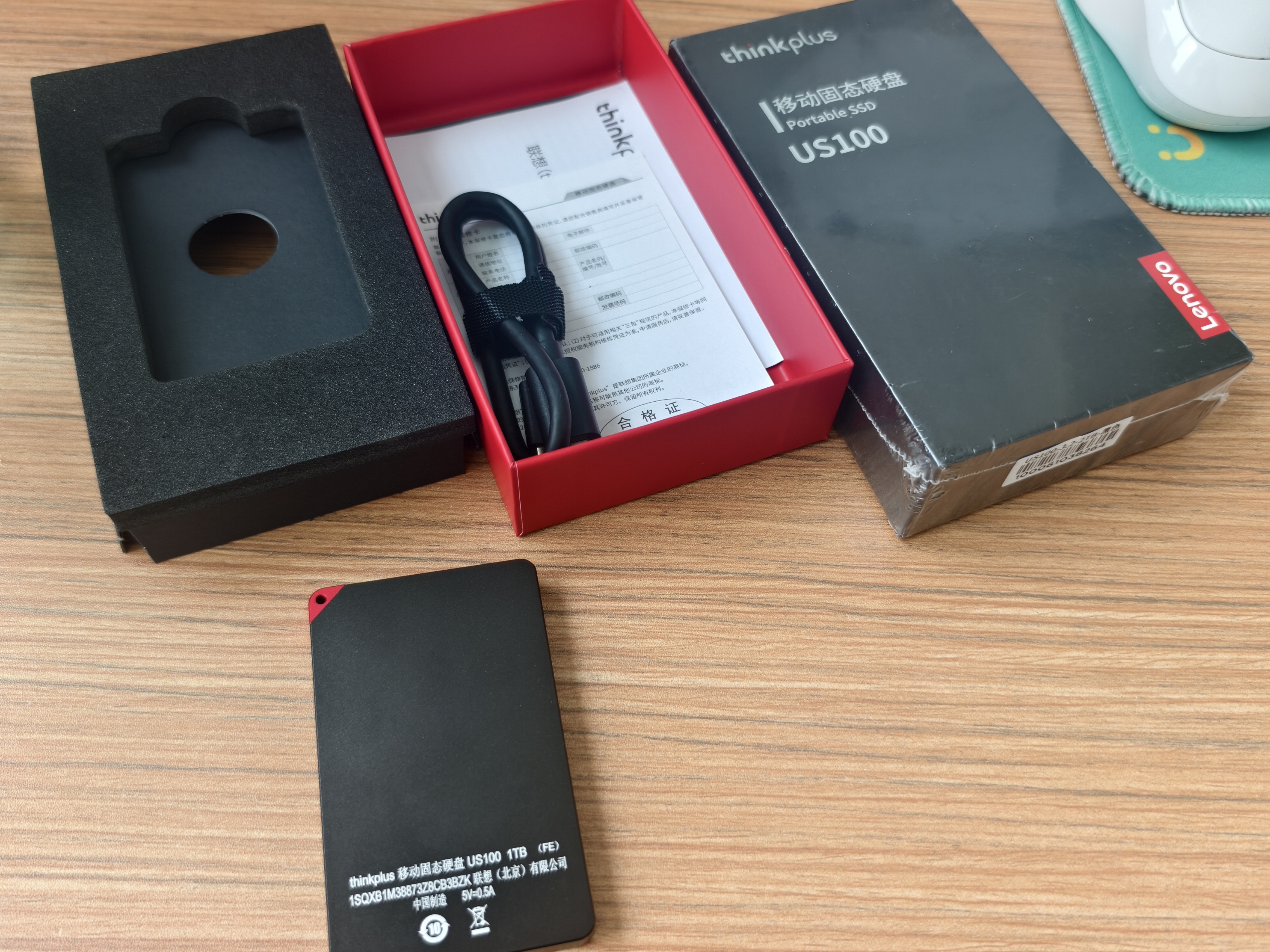 ThinkPlus联想 2TB移动固态硬盘 USB3.1高速PSSD移动硬盘小巧便携读取550MB/S US100黑色 实拍图