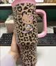 野兽派家居（tbh）保温杯HelloKitty巨无霸吸管随行杯不锈钢保冷杯水杯礼物 巨无霸保温杯 经典豹纹 (含mini收纳包挂件) 1200ml 含mini收纳包挂件 实拍图