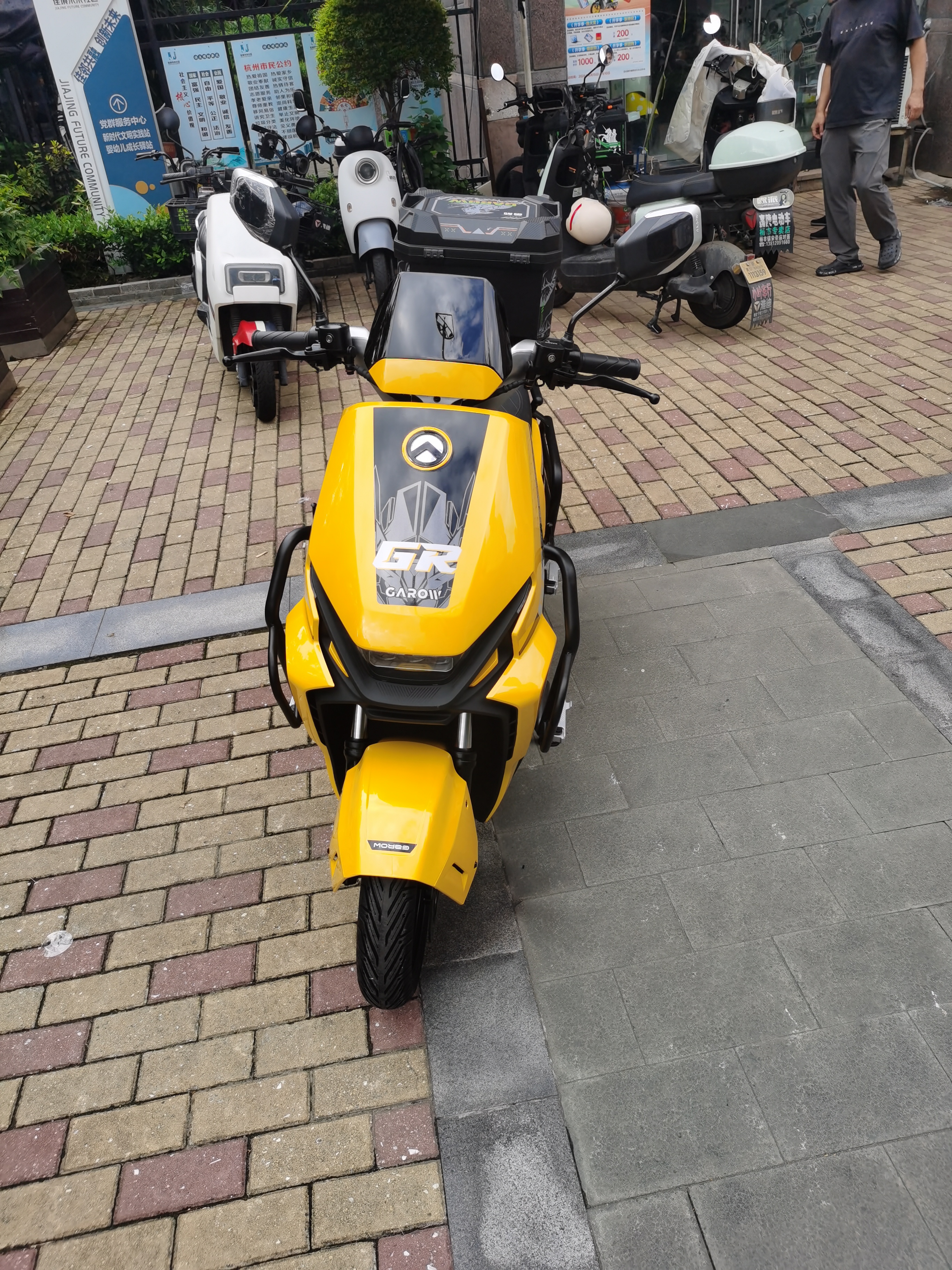 金箭快闪PLUS650电动摩托车大功率智能电动车高端电摩电瓶车 哑光沙漠黄【护杠尾箱版】 空车需自配电池和充电器 实拍图