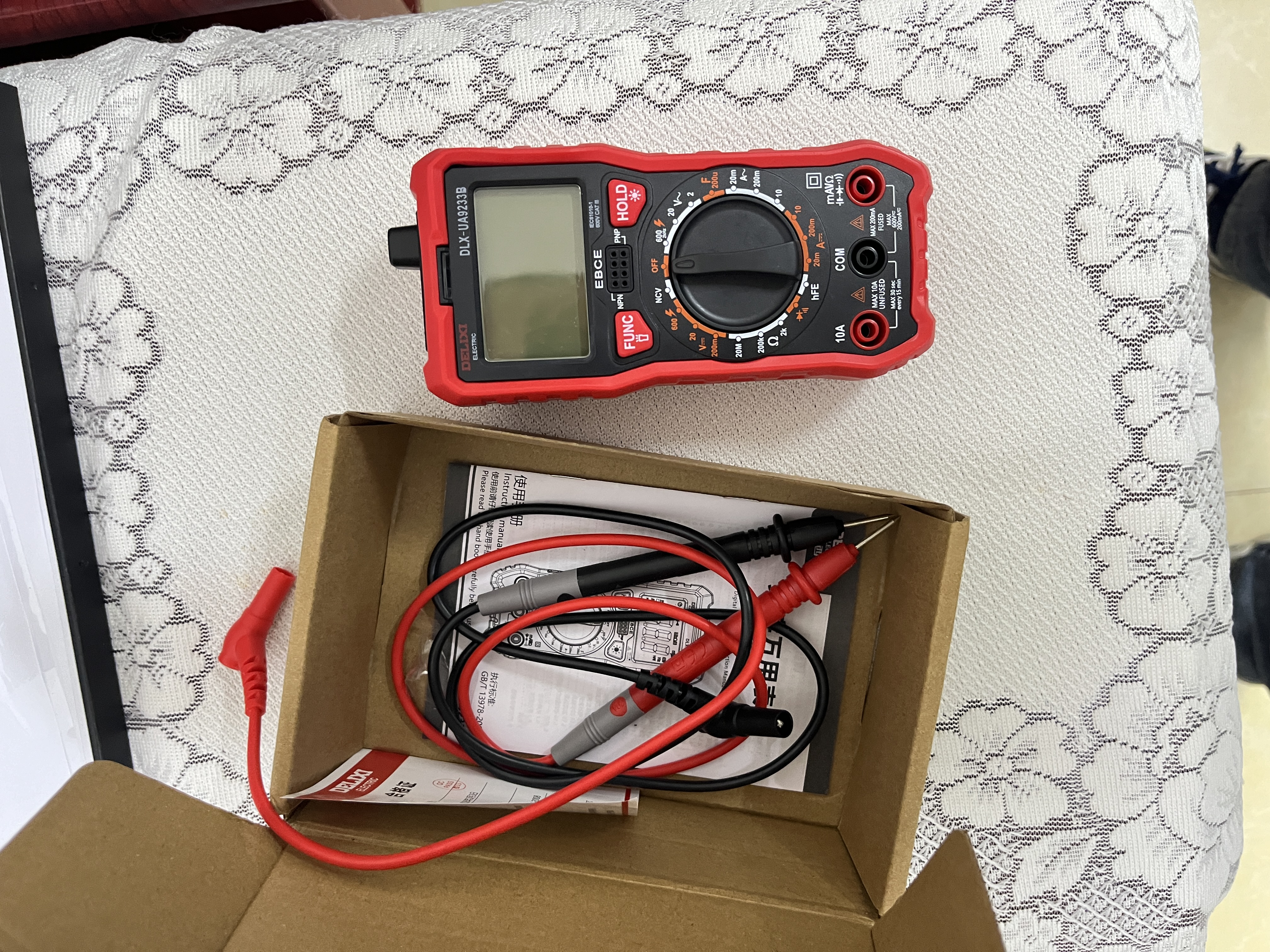 德力西电气（DELIXI ELECTRIC）智能防烧万用表数字背光数显家用高精度电压/电流/电阻/电容/频率 实拍图