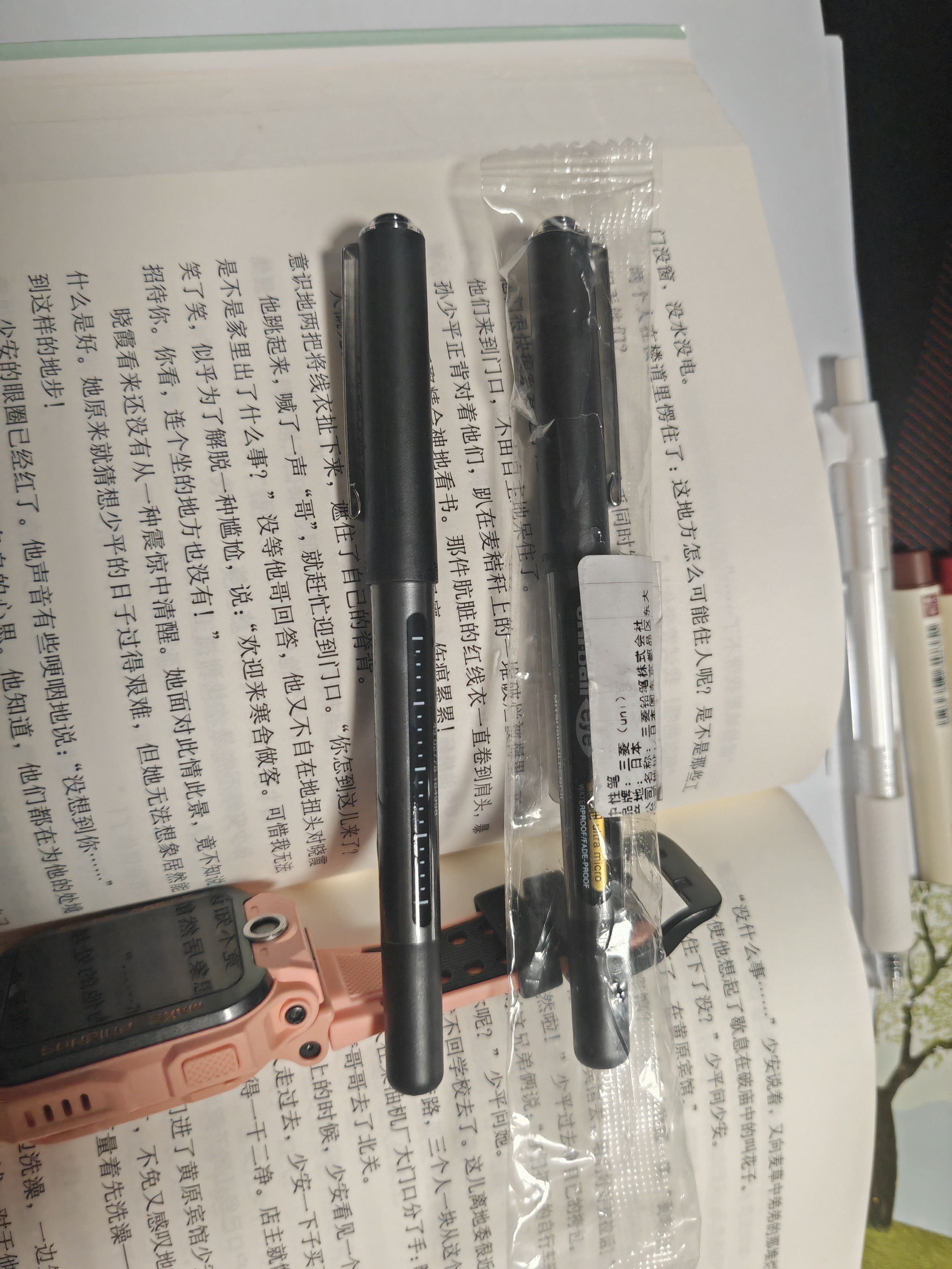 uni三菱【热门商品】 uni-ball EYE黑色中性笔0.38黑笔签字笔商务直液式走珠笔学生水性笔 UB-150 1支 实拍图