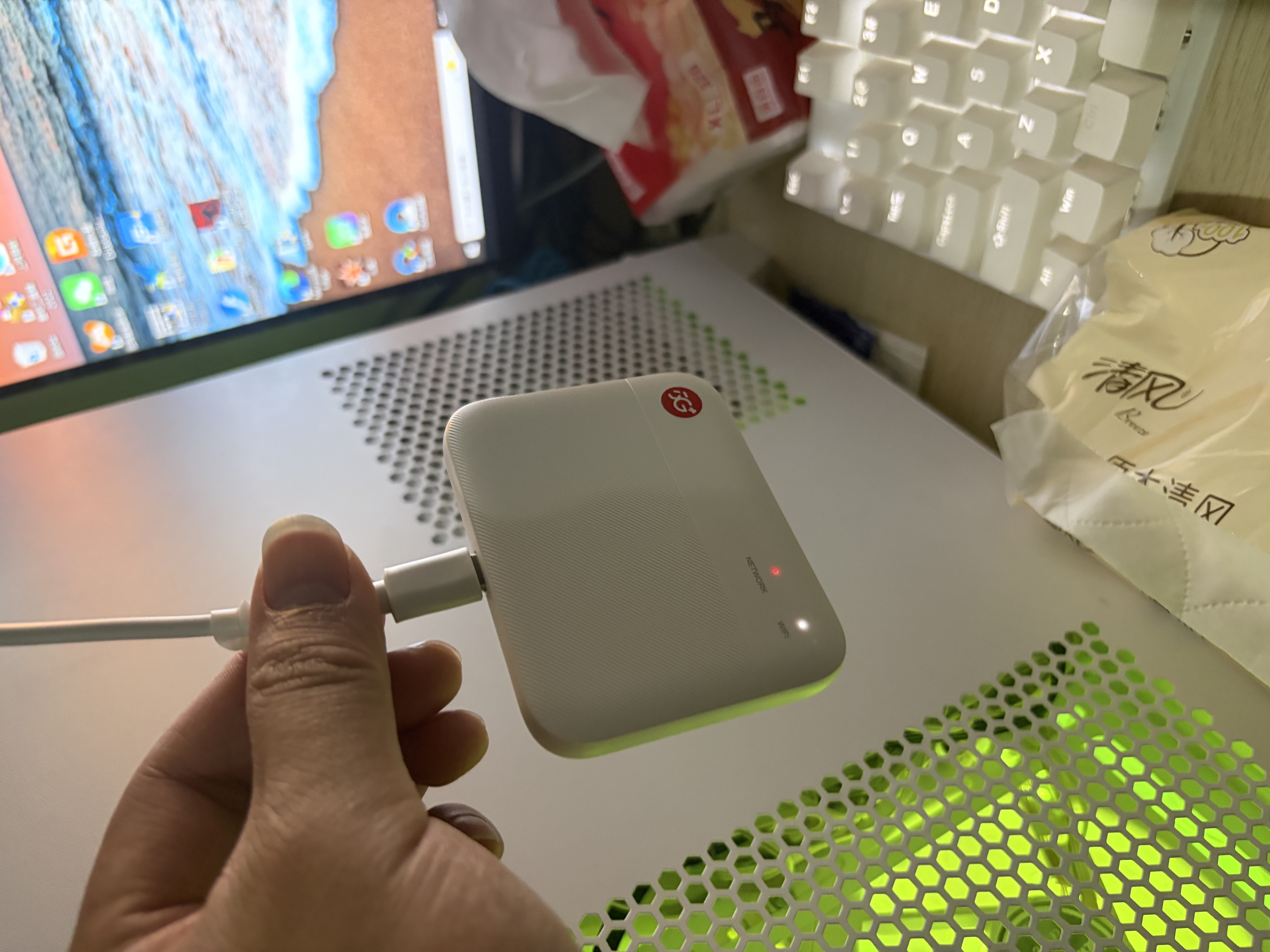 中兴F50 2025款5G随身wifi无线UFI 全网通可插卡随行WiFi路由器笔记本热点便携式无限上网卡车载wifi 中兴F50【官方流量+双网切换】免插卡版 实拍图