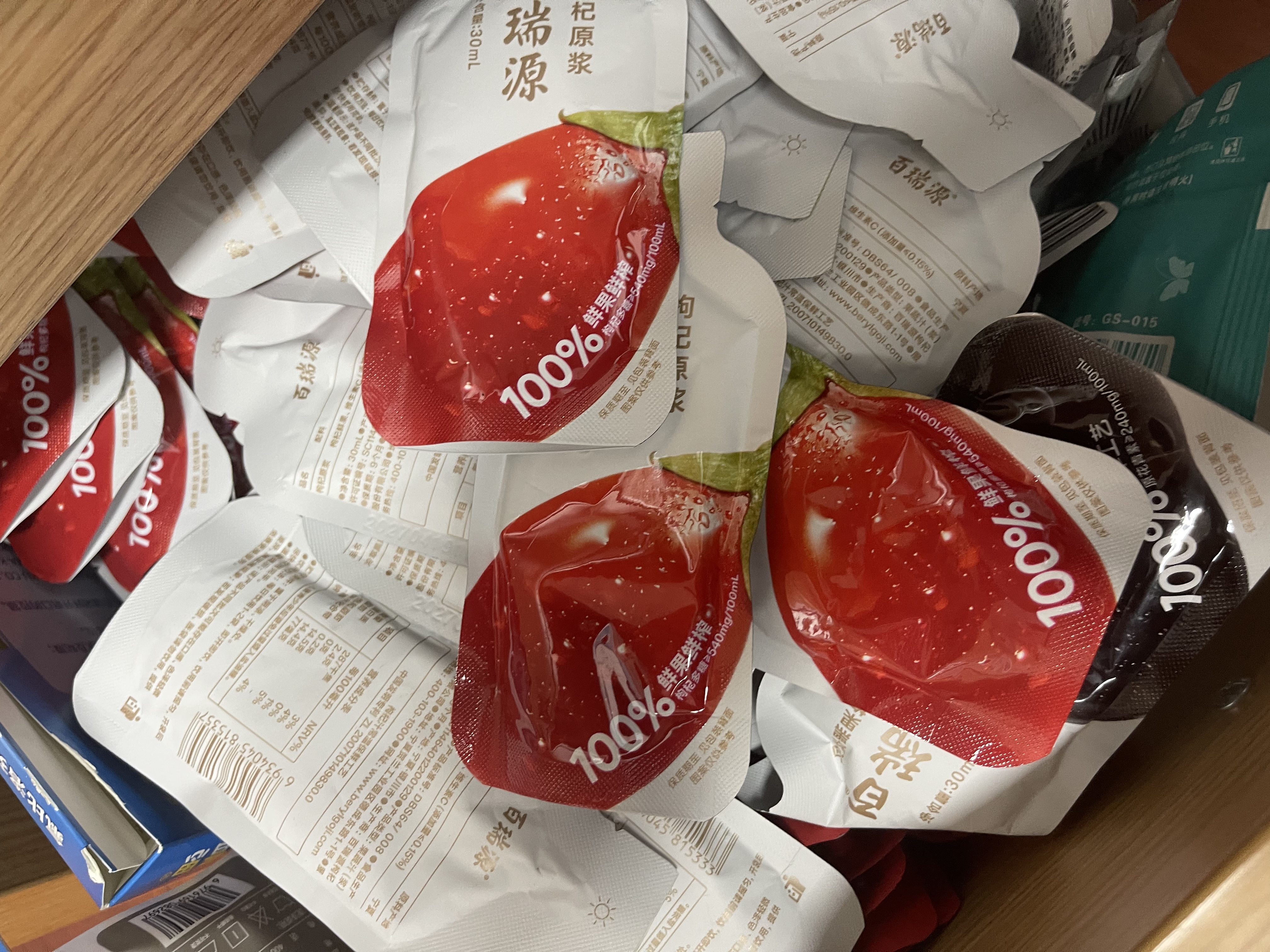 百瑞源 果小凡早红晚黑枸杞原浆礼盒 宁夏红黑鲜杞汁 高端送长辈礼物 【回购超高】早红晚黑原浆 1800ml*1盒 实拍图